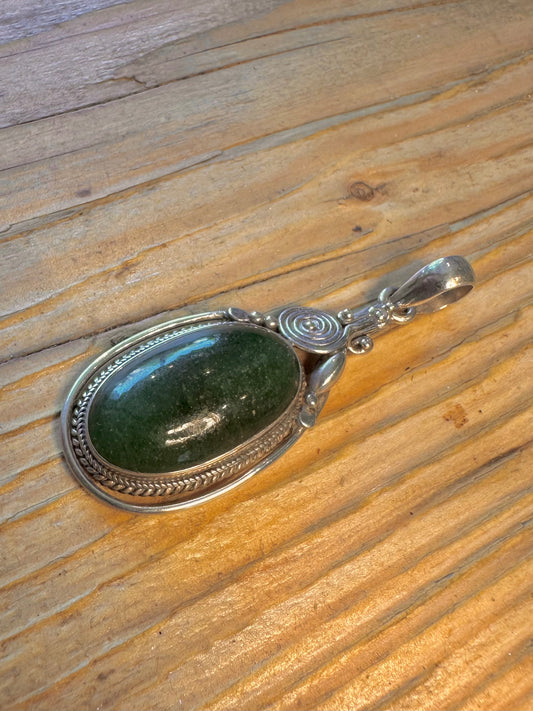 Green Oval Stone Braided Border Swirl 925 Sterling Silver Pendant