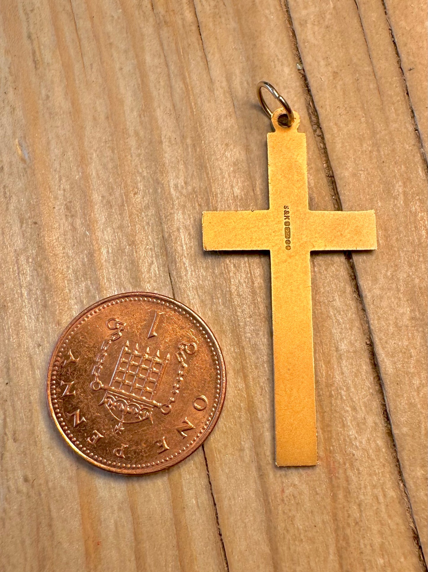 Vintage 1974 9ct Gold Textured Cross Pendant