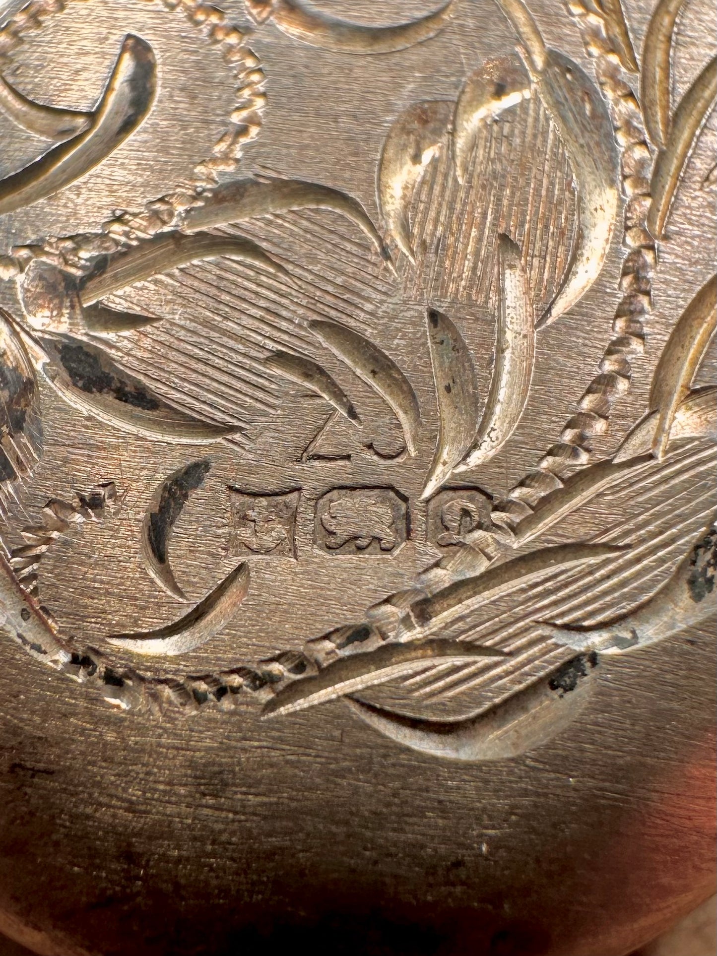 Vintage 1978 Oval Engraved Floral 925 Sterling Silver Locket Pendant