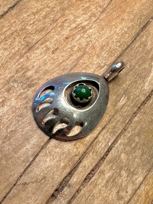 Vintage Navajo Bear Green Stone 925 Sterling Silver Pendant