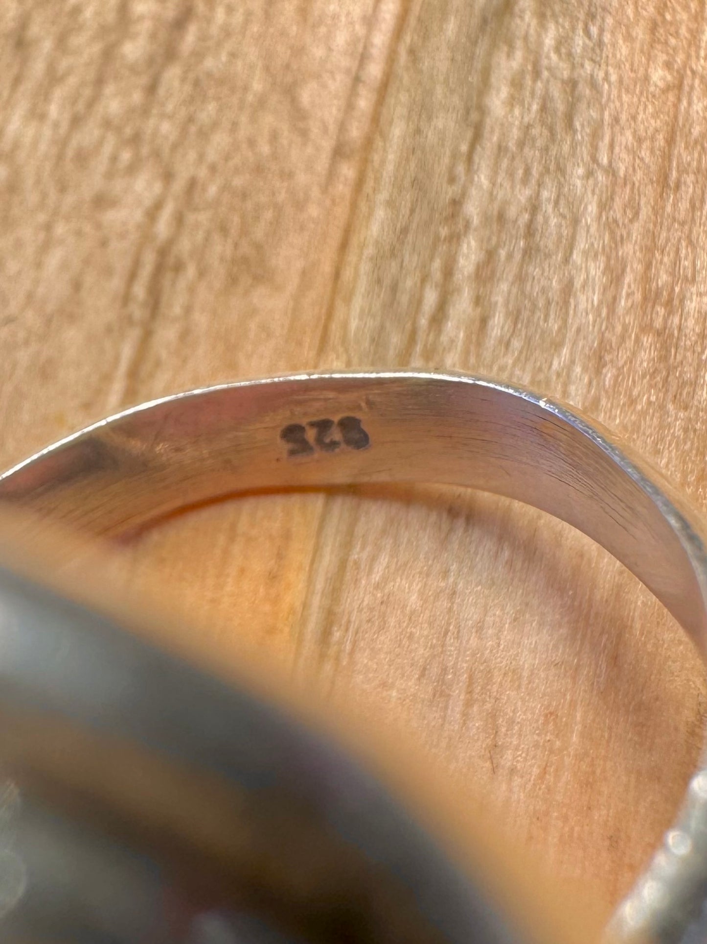 Moderner ovaler, rosa Thulit-Ring aus 925er Sterlingsilber, Größe O