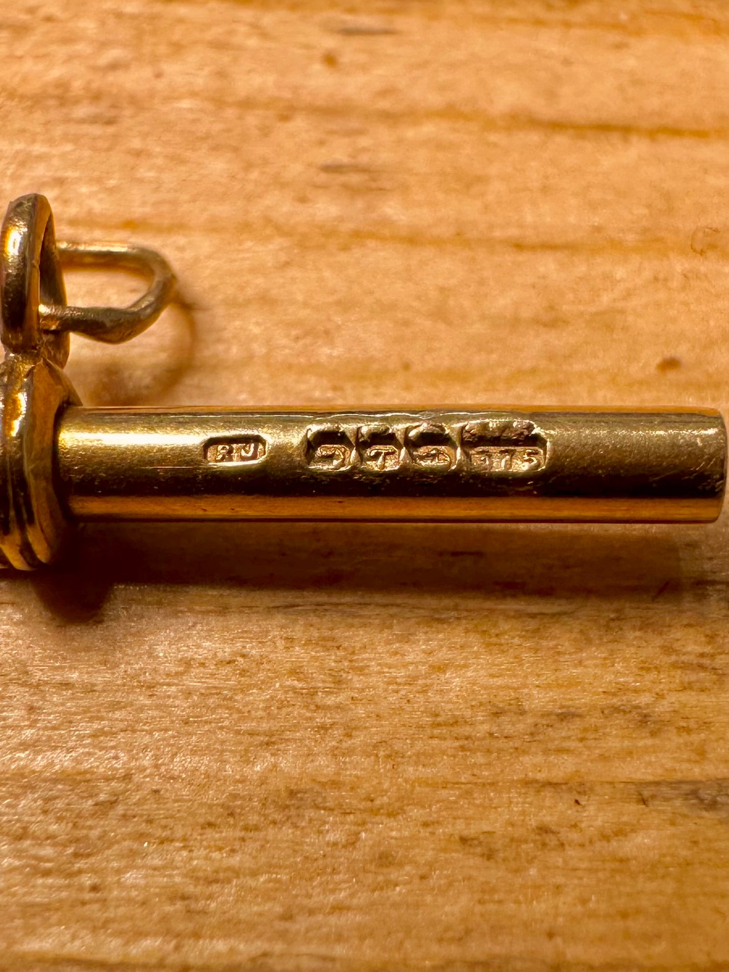 Vintage 1993 9ct Gold T Bar Pendant