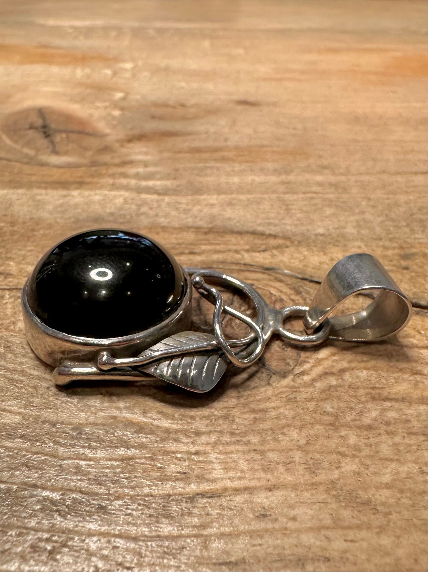 Vintage Black Stone Leaf 925 Silver Pendant