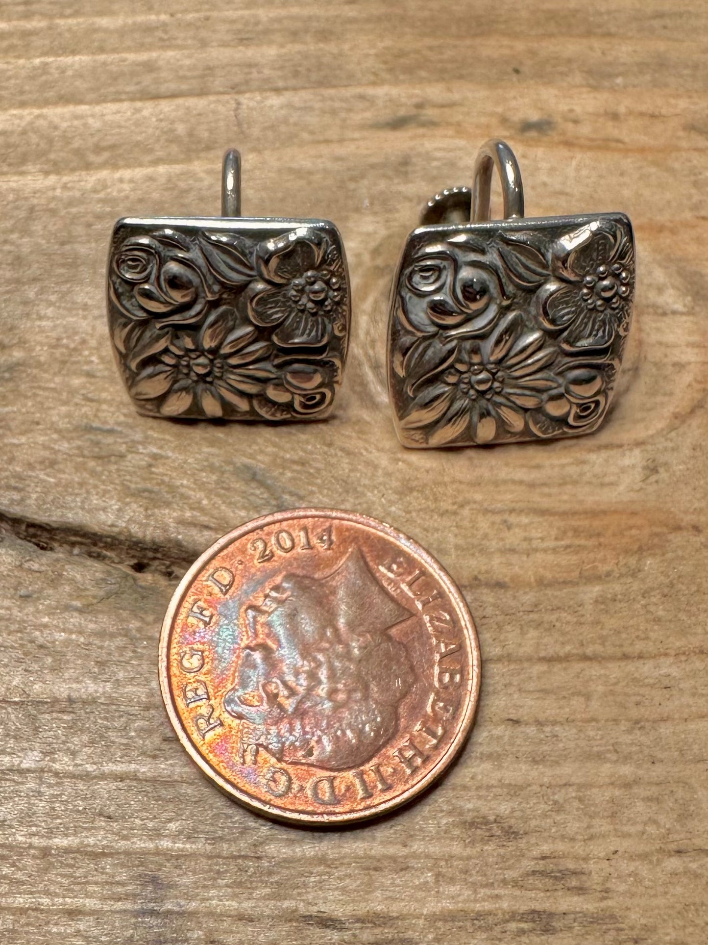 Vintage 1965 Floral Square Contessina Screw On 925 Silver Earrings
