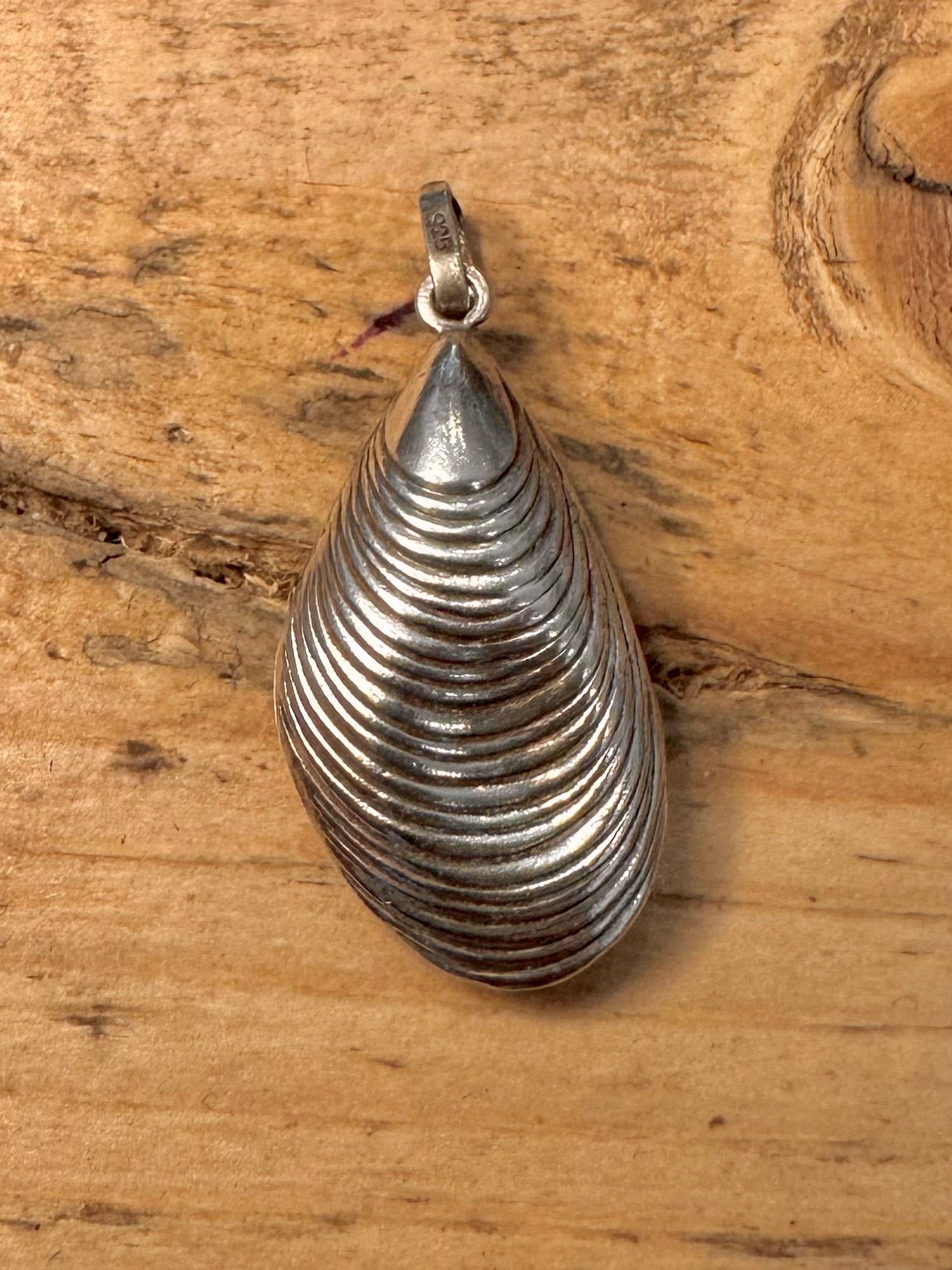 Vintage Shell Textured 925 Silver Pendant