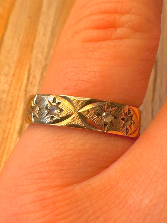 Vintage 9ct Gold White Stone Engraved Band Size O1/2 Ring