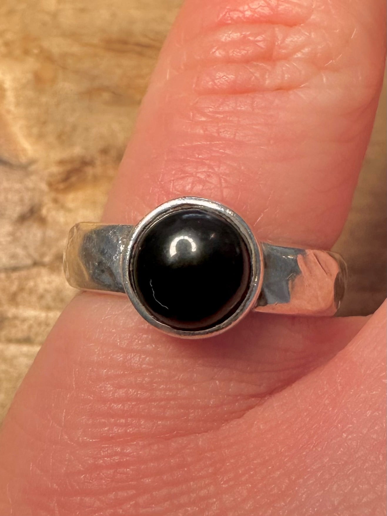 Abstract Black Stone Hammered 925 Silver Size P Ring