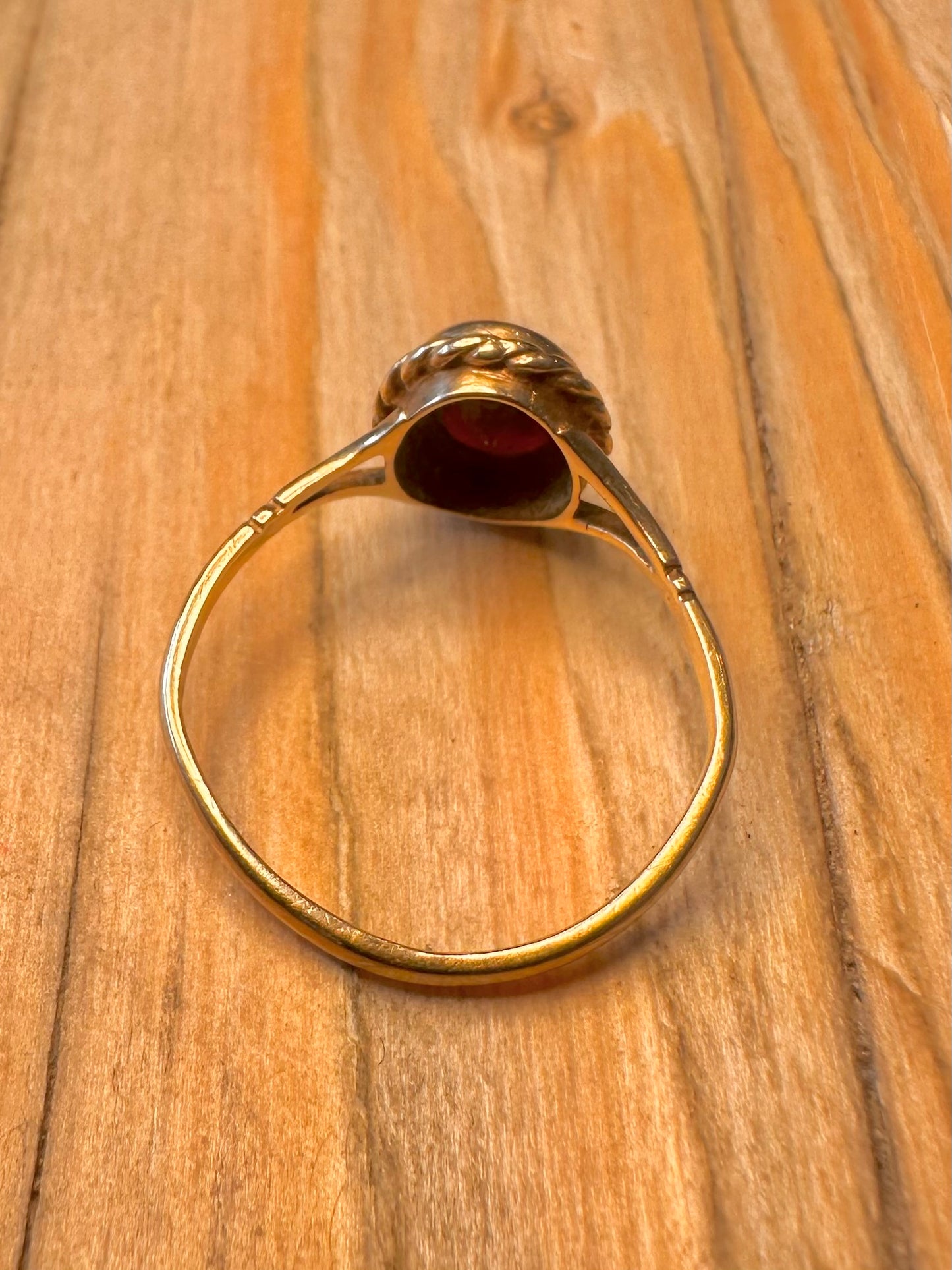 Vintage 9ct Gold 1986 Garnet Size O Ring