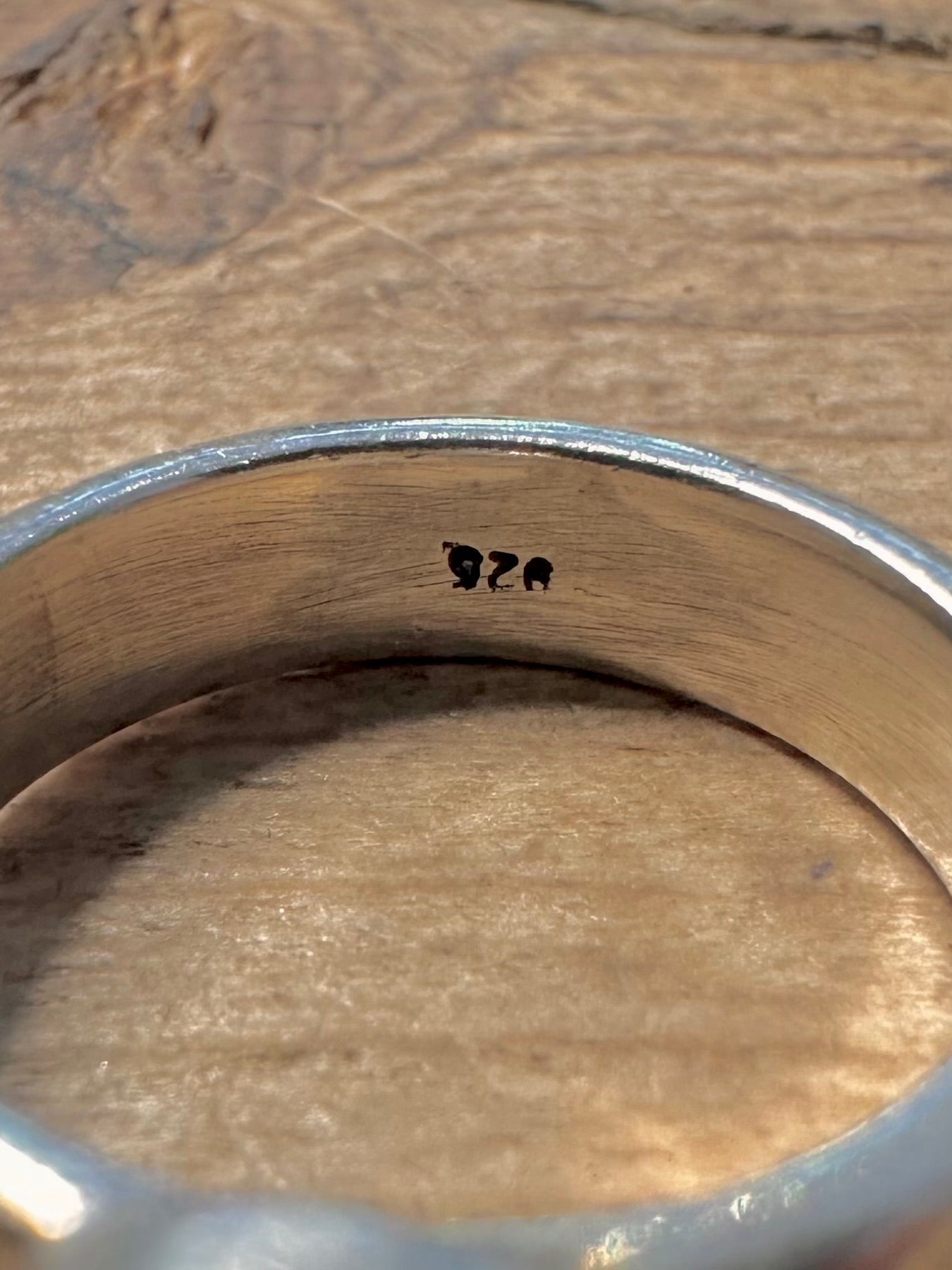 Abstract Black Stone Hammered 925 Silver Size P Ring