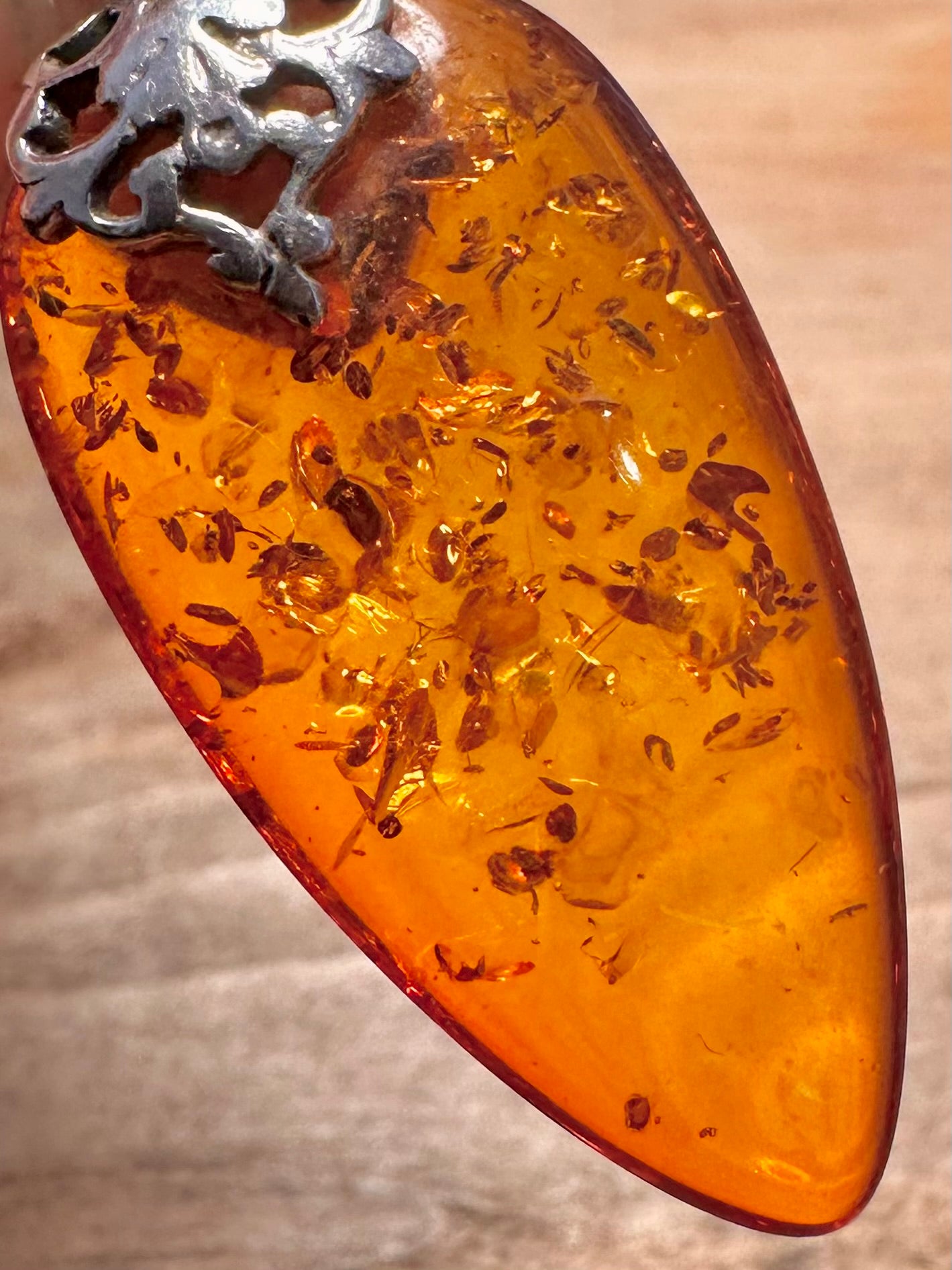 Vintage Floral Design Amber 925 Silver Pendant