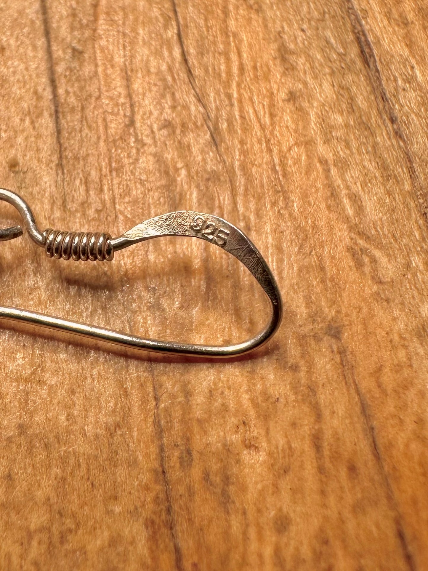 Modernistische gedrehte Ohrhänger aus 925er Sterlingsilber