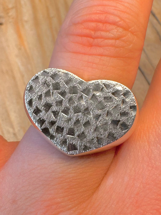 Modernist Hammered Heart 925 Silver Size R1/2 Ring
