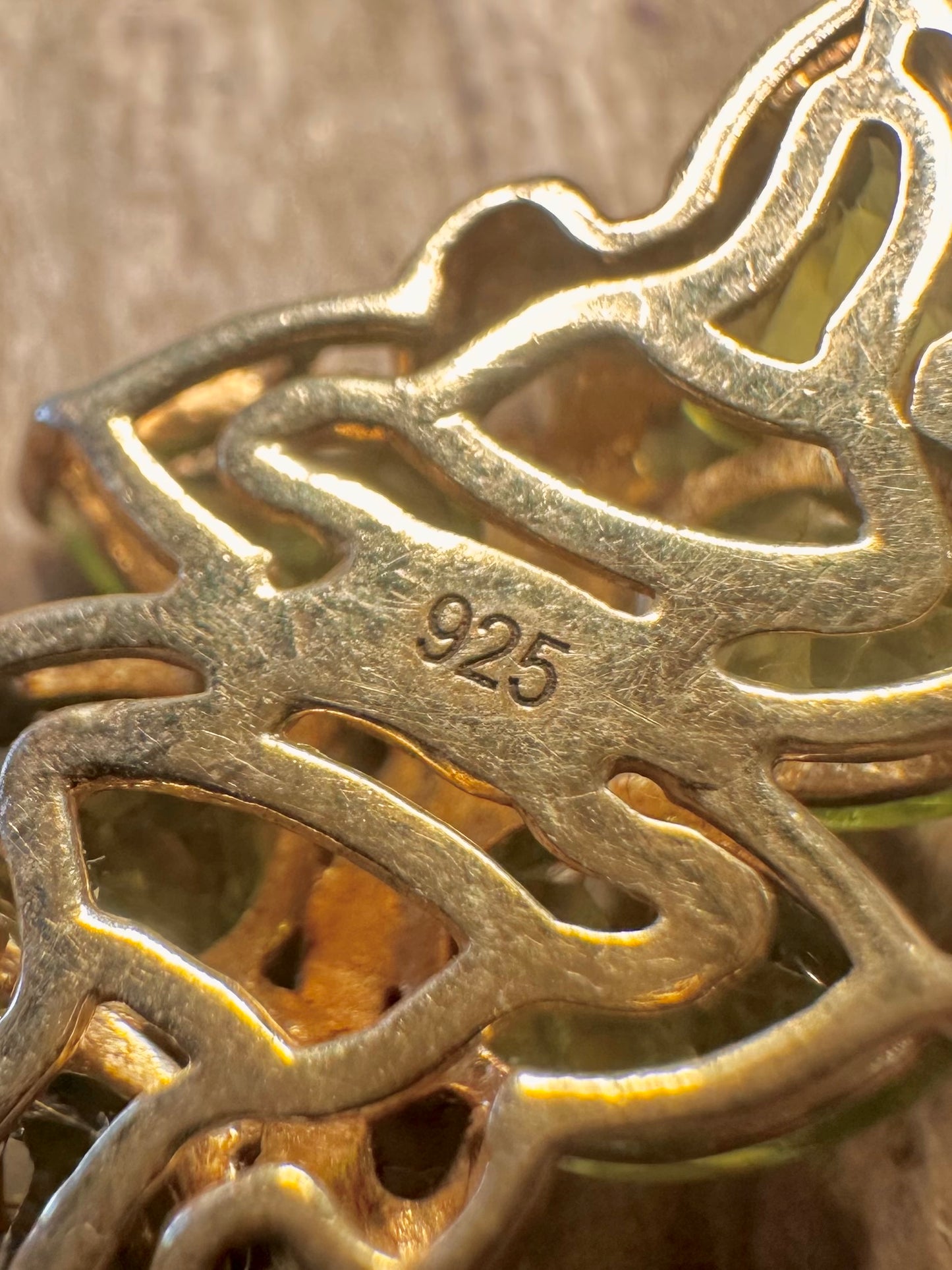 Moderner Peridot- und weißer Zirkonia-Anhänger aus Gold auf 925er Sterlingsilber