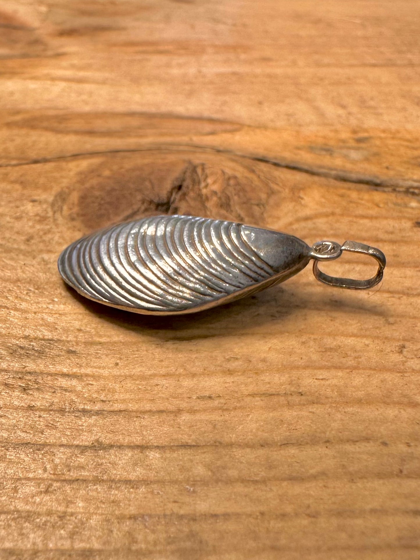 Vintage Shell Textured 925 Silver Pendant