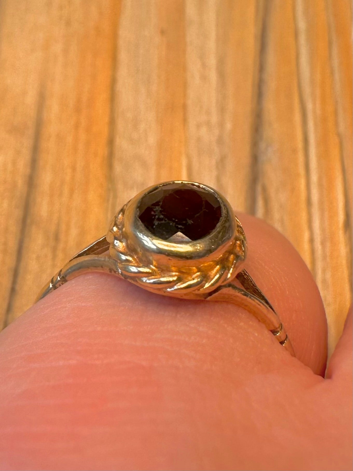 Vintage 9ct Gold 1986 Garnet Size O Ring