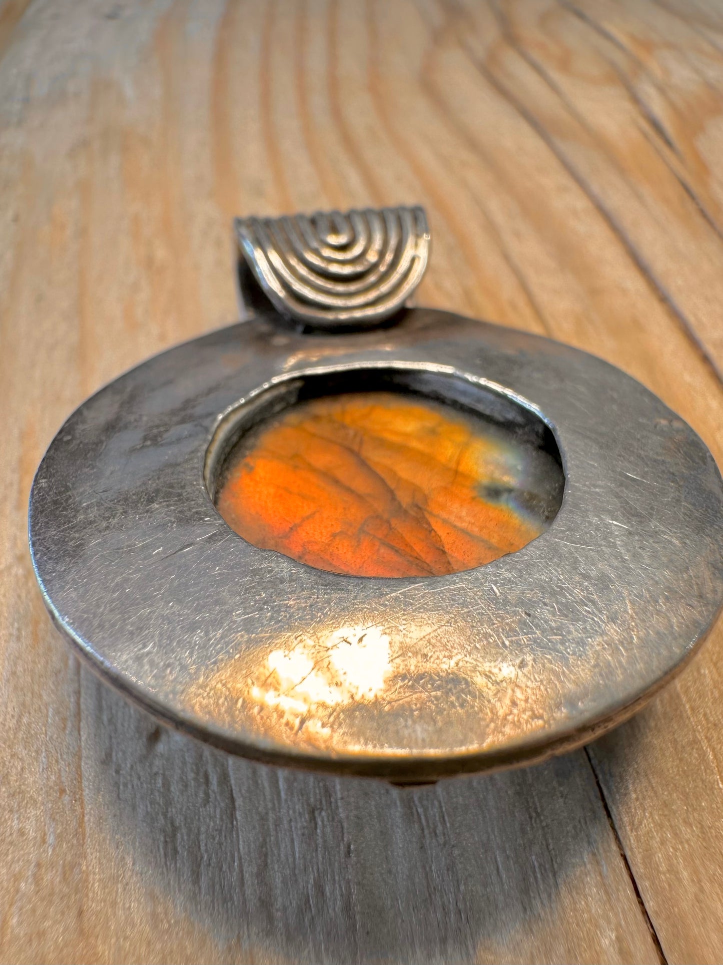 Vintage Labradorite Ornate Circle 925 Sterling Silver Pendant