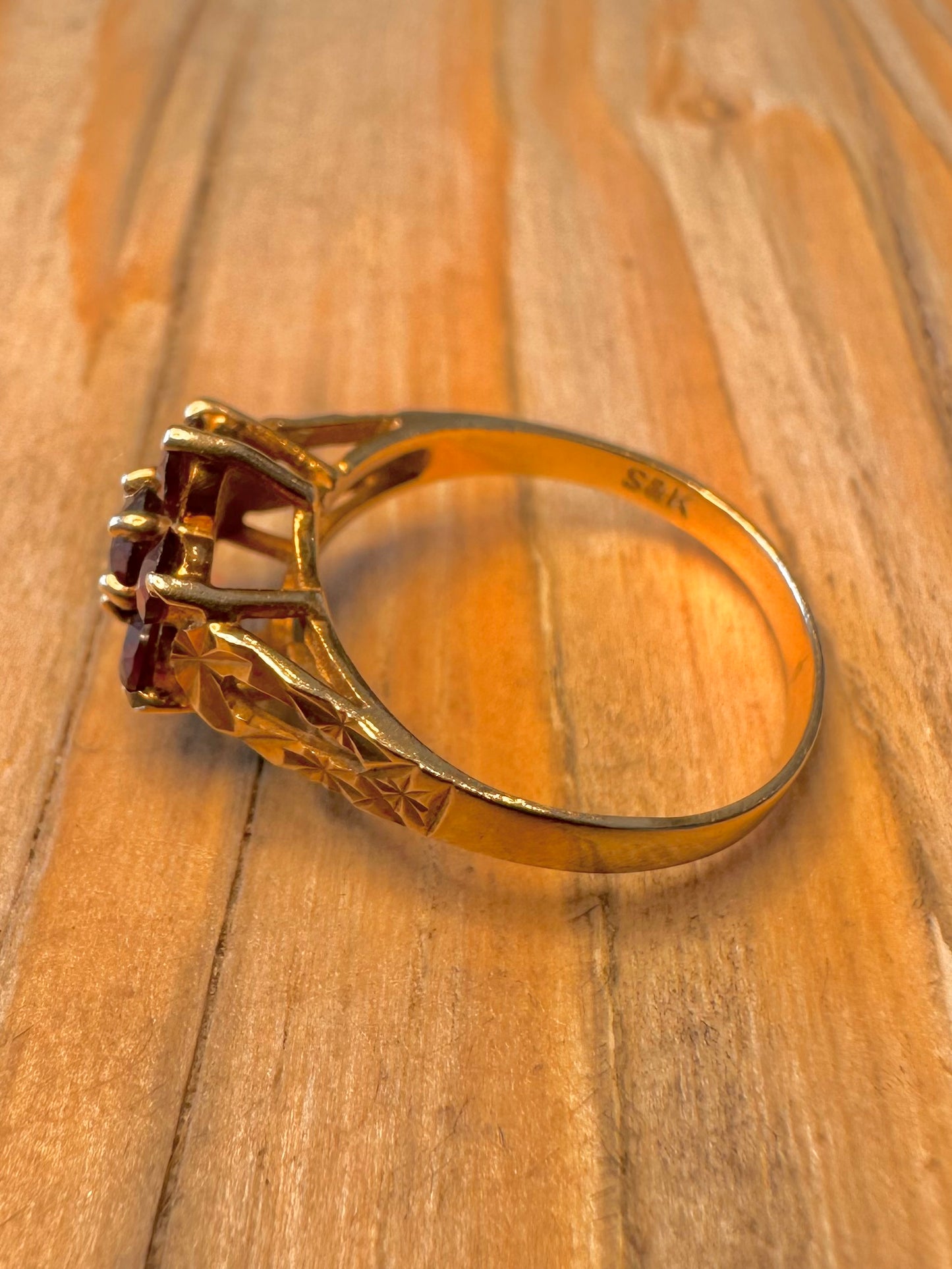 Vintage 9ct Gold 1979 Garnet Cluster Size L1/2 Ring