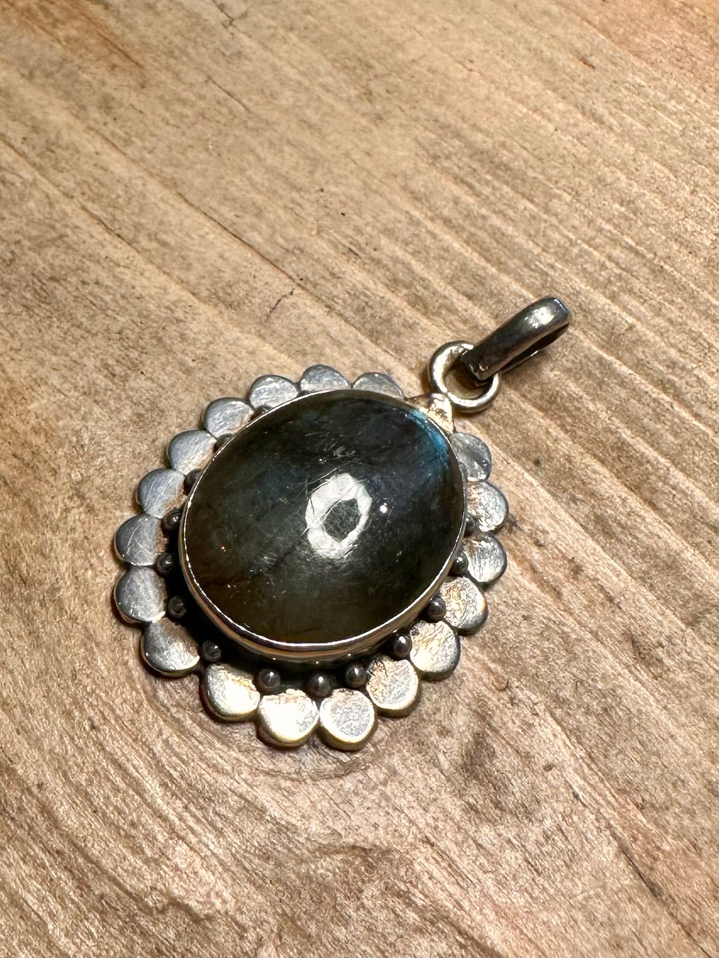 Vintage Labradorite Ornate 925 Silver Pendant