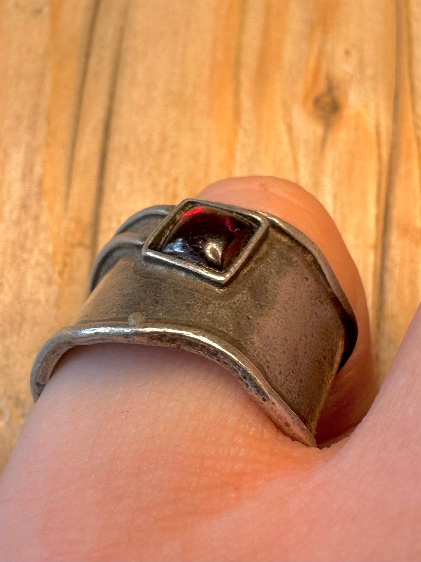 Abstract Garnet Wavy Band 925 Sterling Silver Size Q Ring