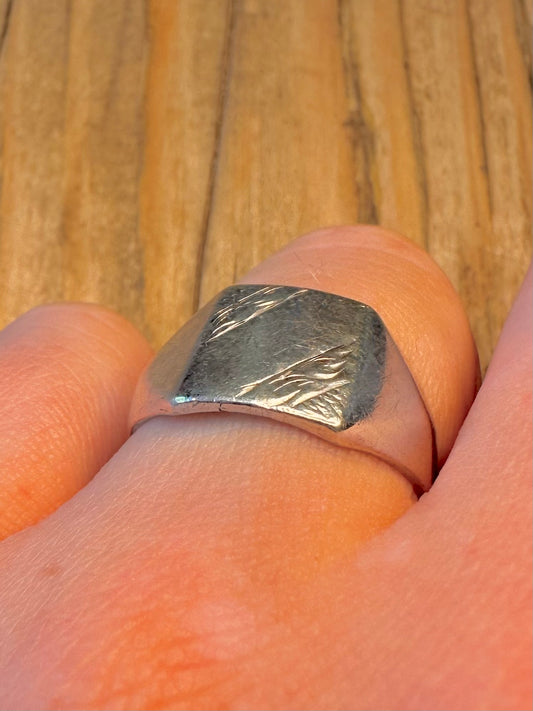 Engraved 1977 Signet Dublin 925 Sterling Silver Size R1/2 Ring