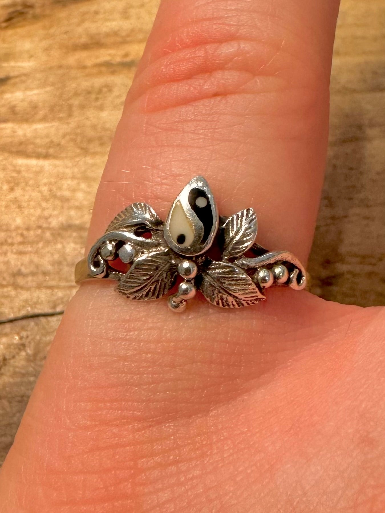 Vintage Ying and Yang Leaf 925 Silver Size O Ring