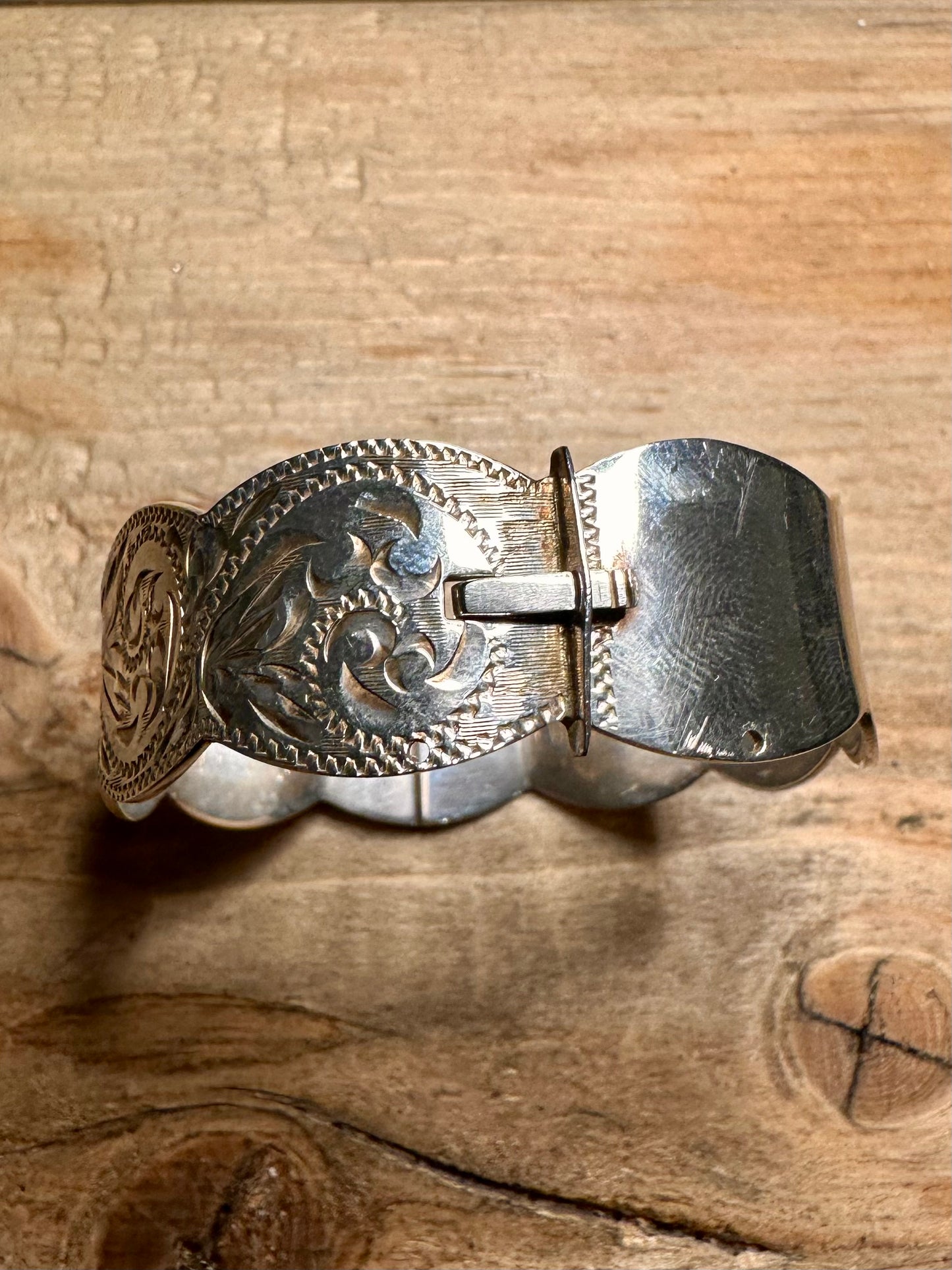 Vintage 1977 Abstract Shape Engraved 925 Silver Bangle