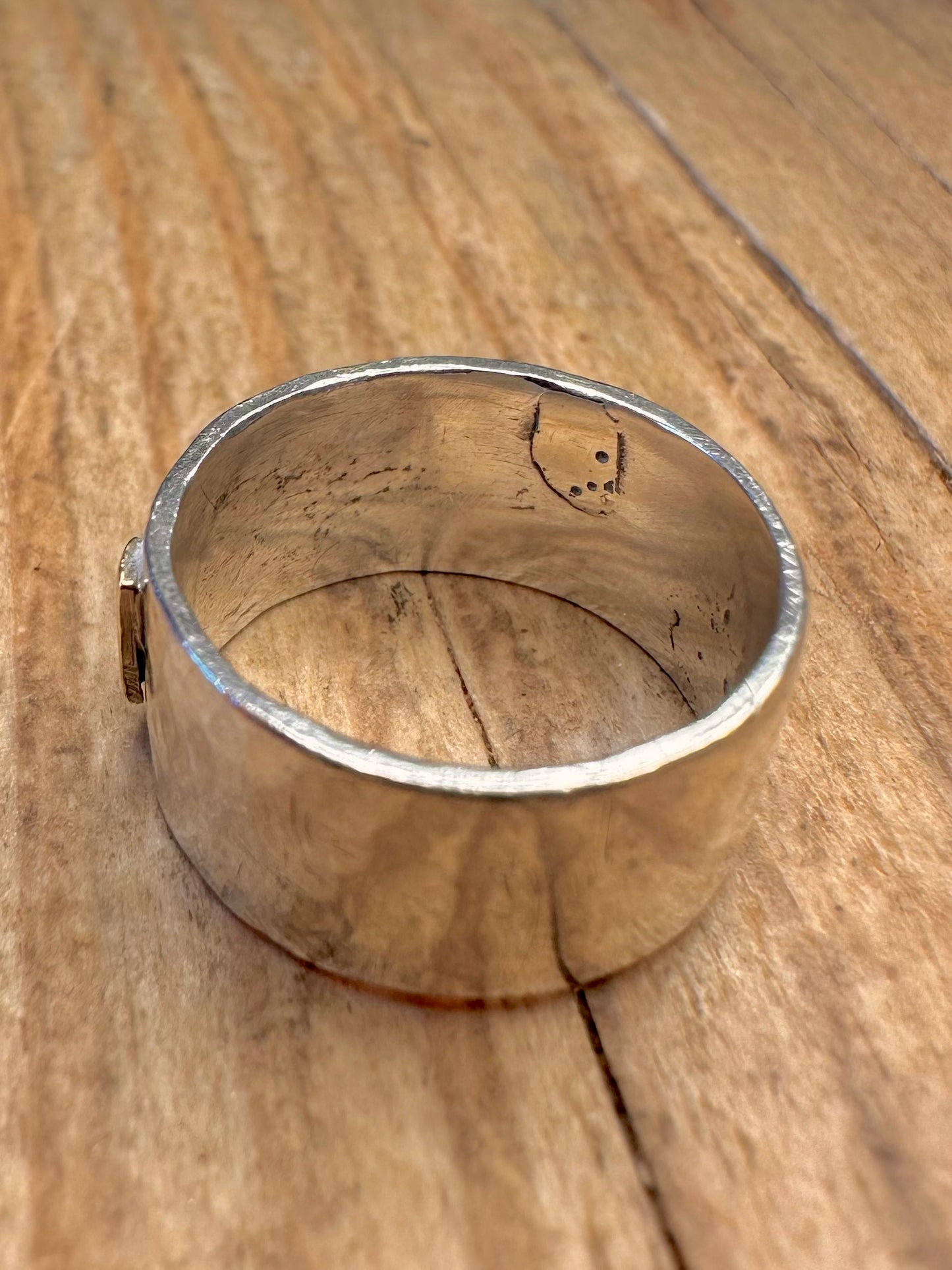 Abstrakter gehämmerter Liebes-Gold auf 925er Sterlingsilber Ring Größe J1/2