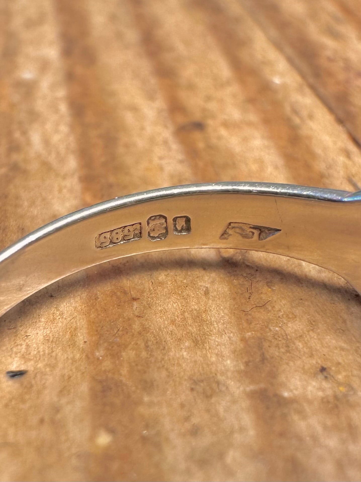 14 Karat Weiß- und Gelbgold Claddagh-Keltenring Größe O