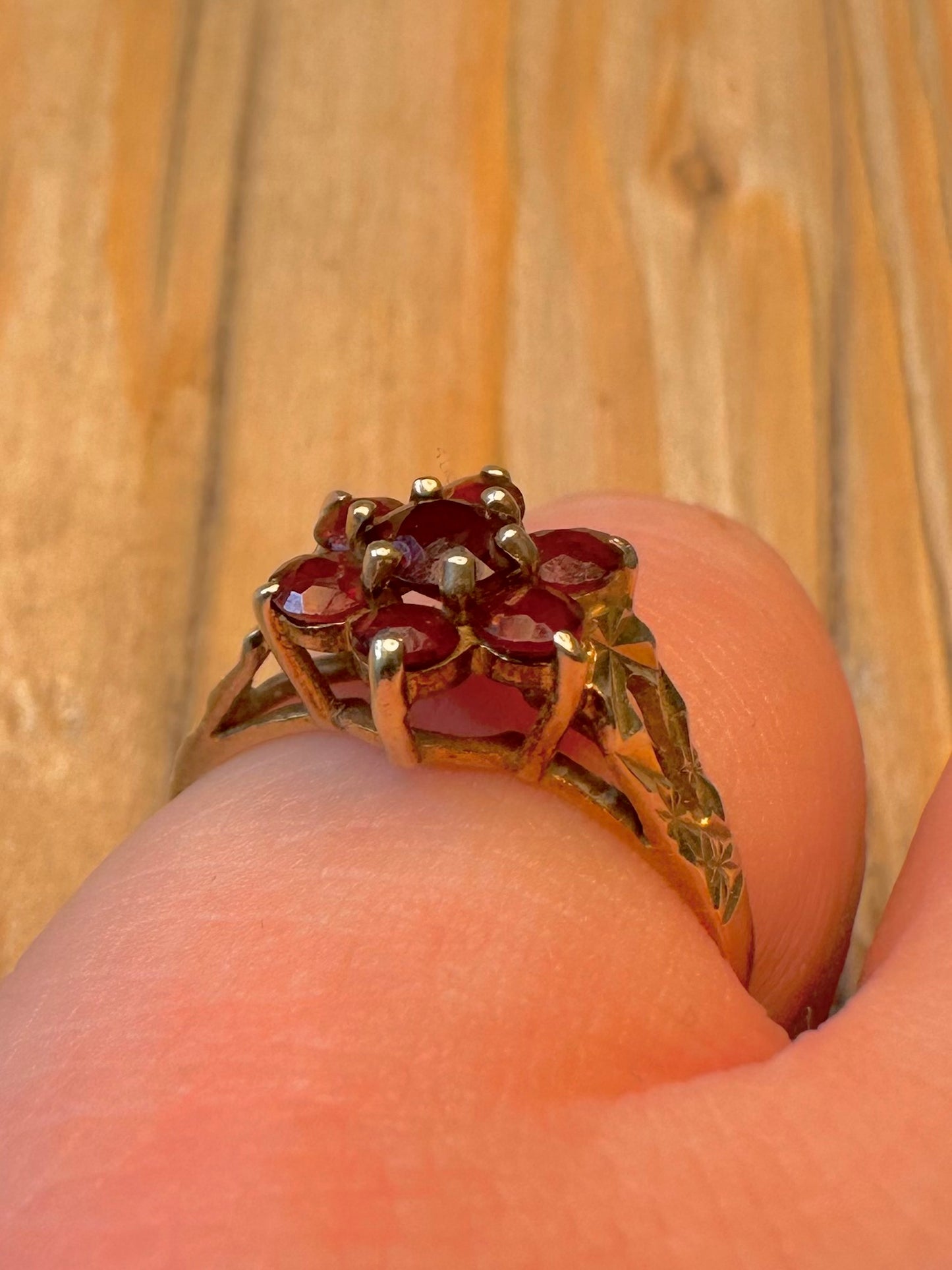 Vintage 9ct Gold 1979 Garnet Cluster Size L1/2 Ring