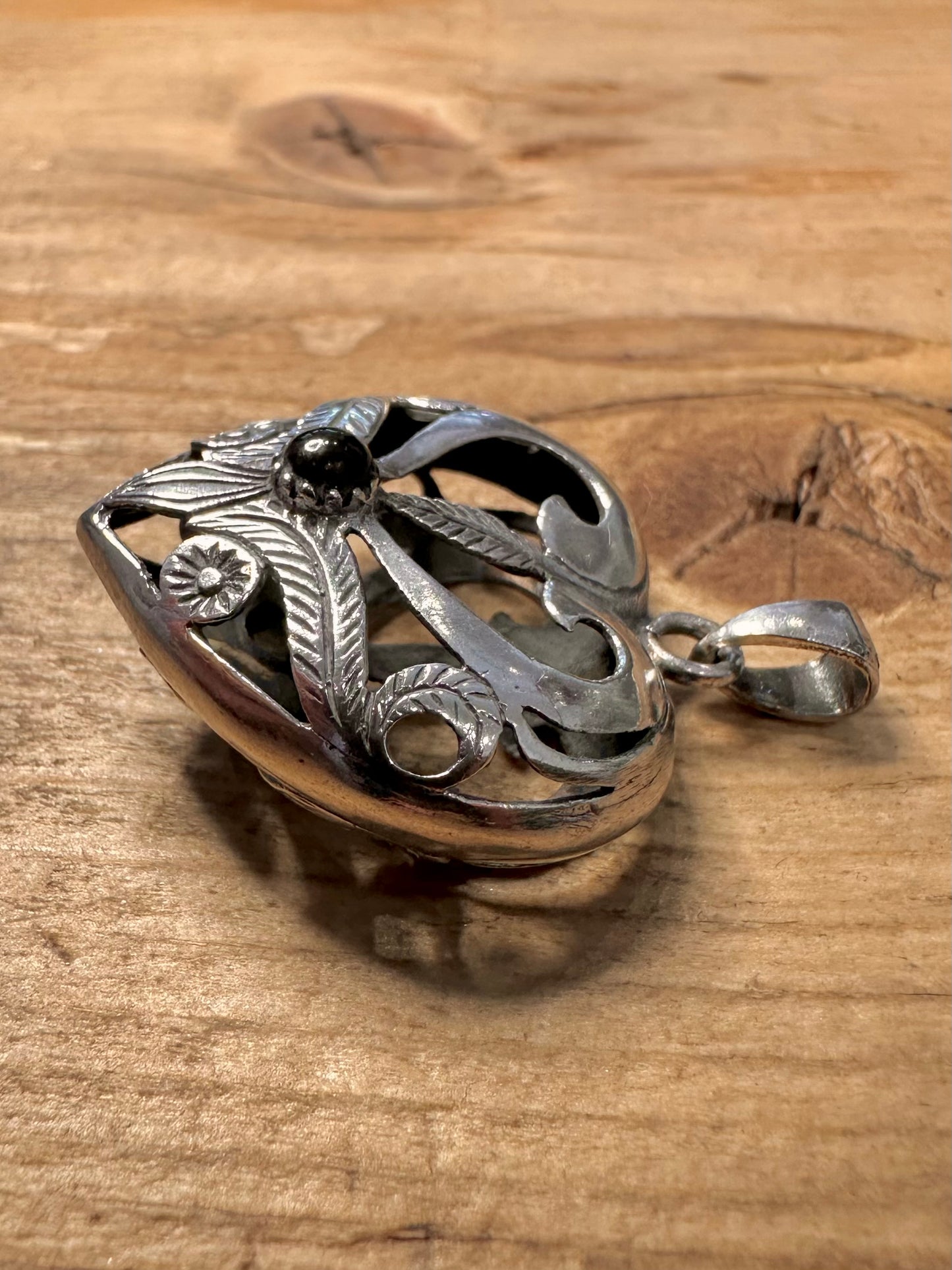 Vintage Heart Open Work Black Stone 925 Silver Pendant