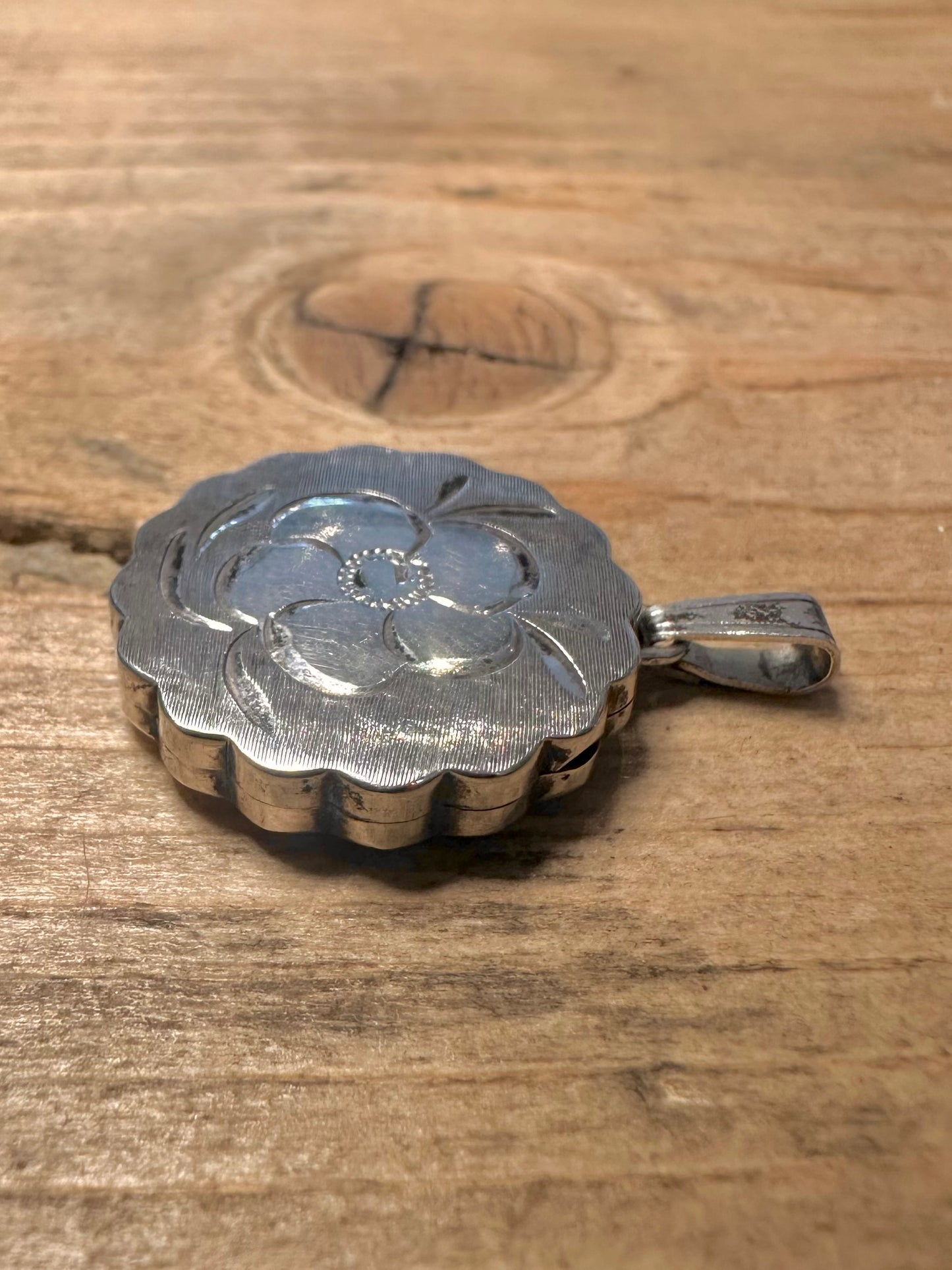 Vintage 1985 Floral Design 925 Silver Locket Pendant