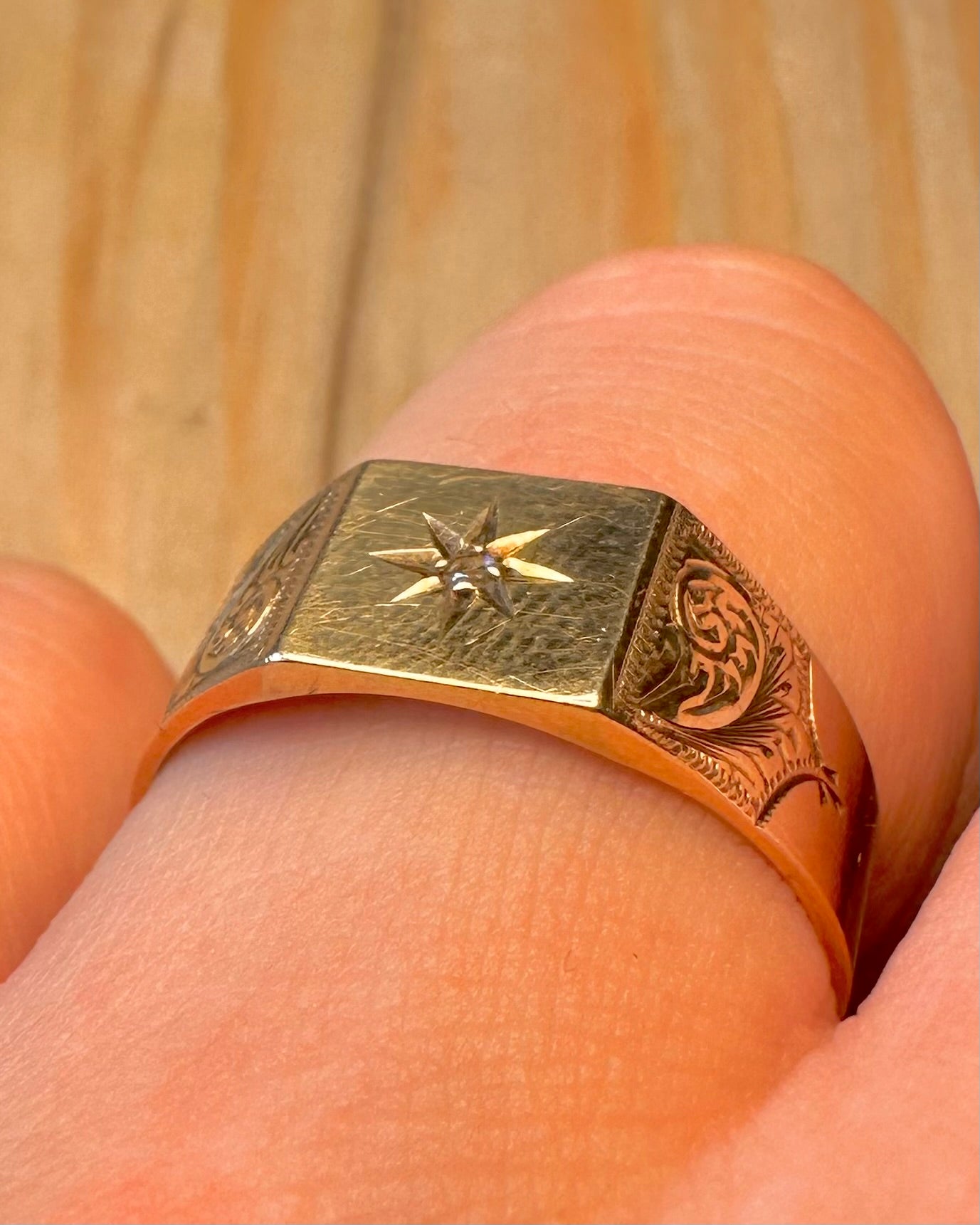 Vintage 9ct Gold 1953 Diamond Engraved Signet Size U Ring