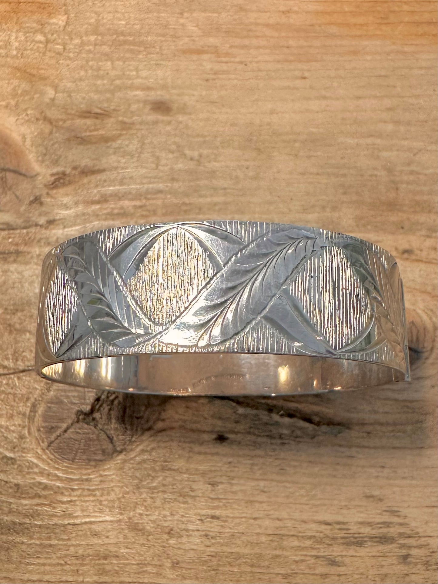 Vintage 1973 Bark Effect Textured 925 Silver Bangle