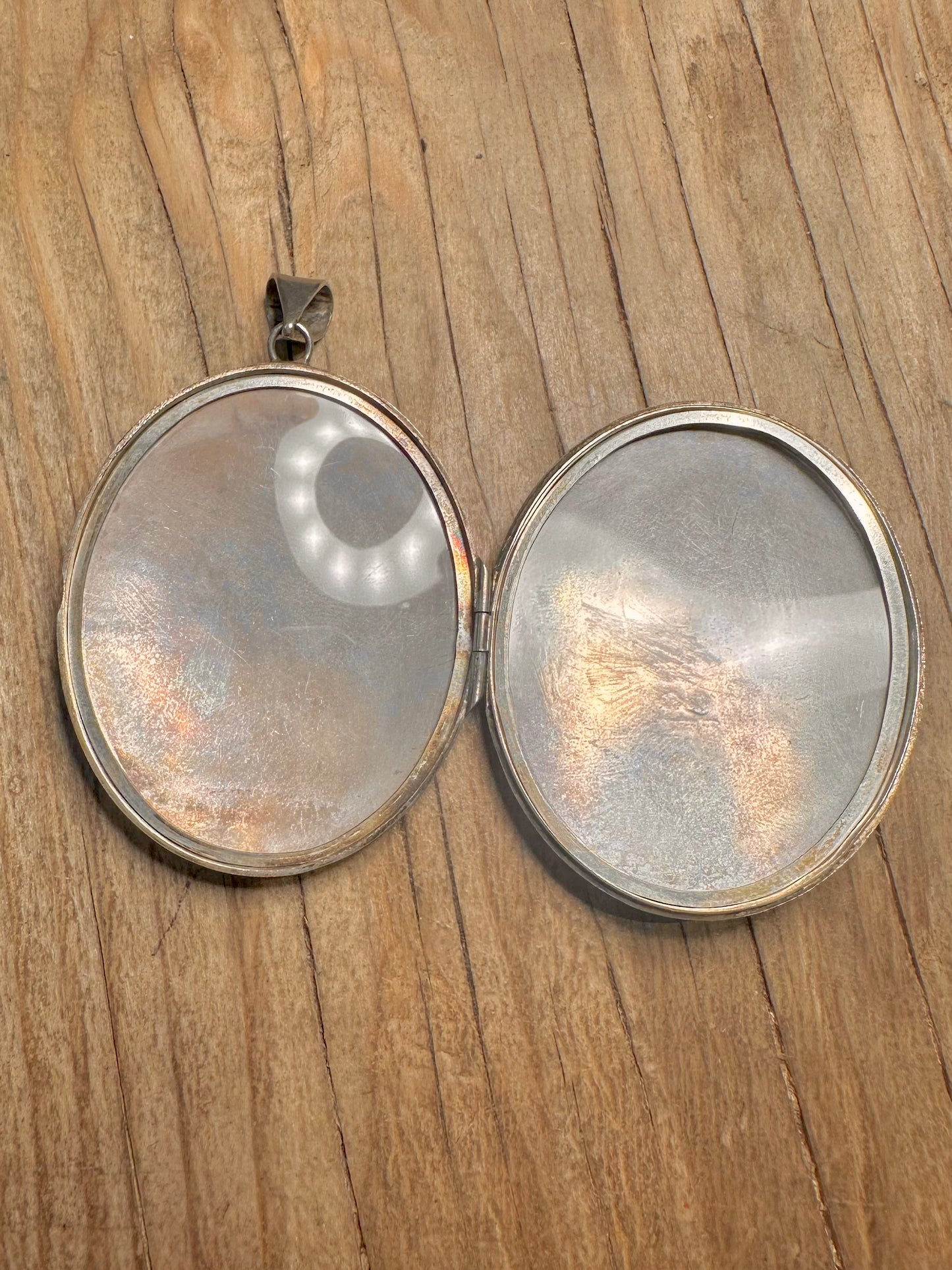 Vintage 1973 Large Engraved Floral 925 Sterling Silver Locket Pendant