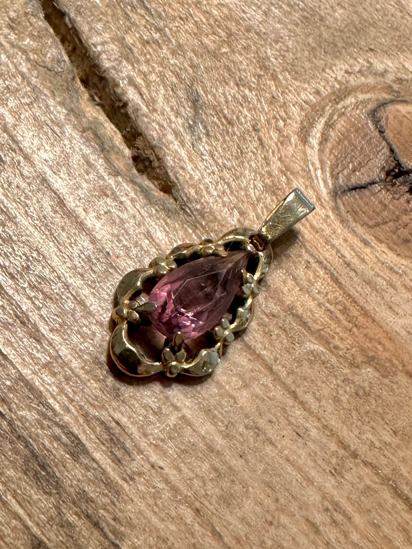 Vintage Purple Ornate 14ct Gold on 925 Silver Pendant