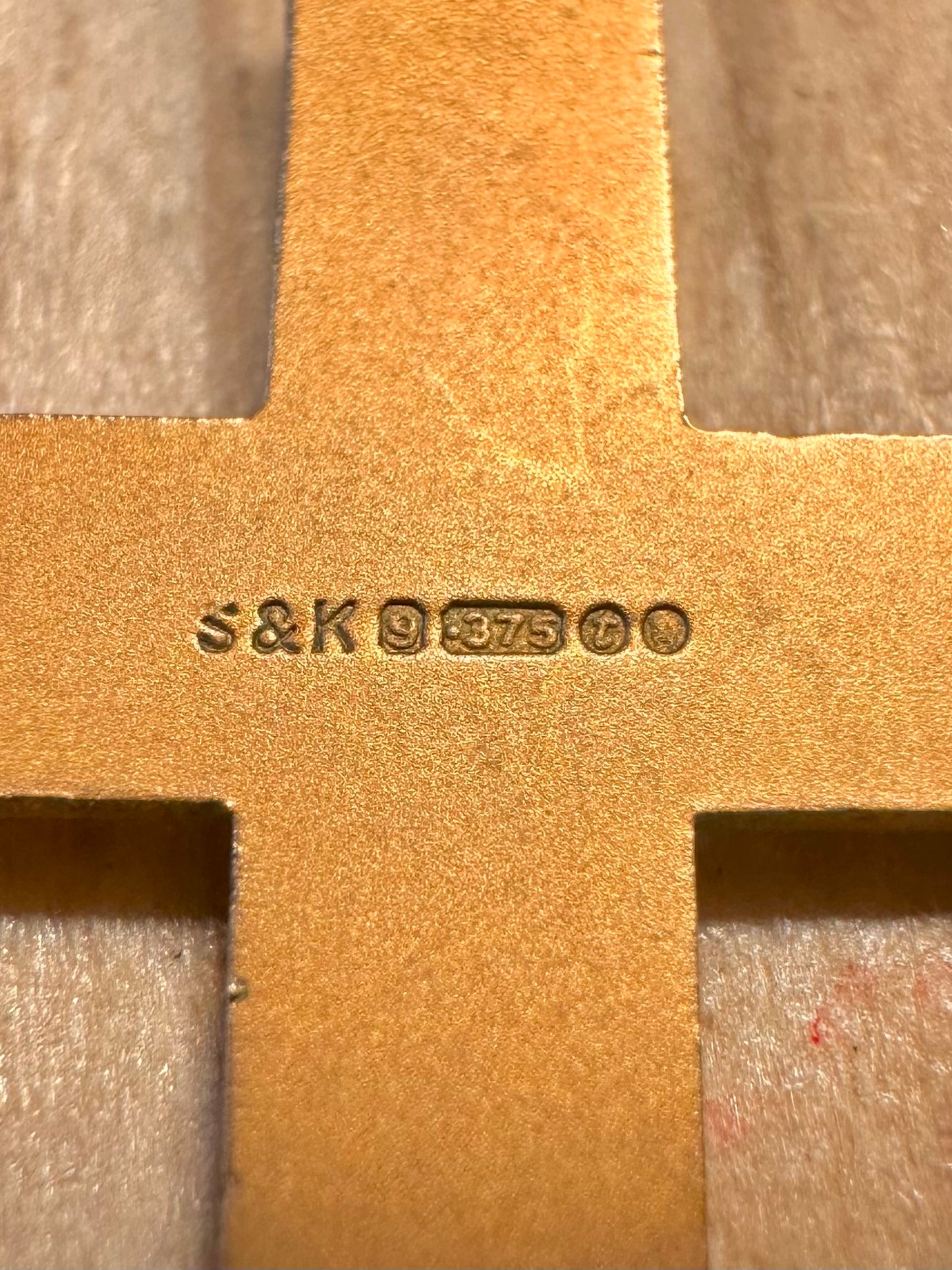 Vintage 1974 9ct Gold Textured Cross Pendant