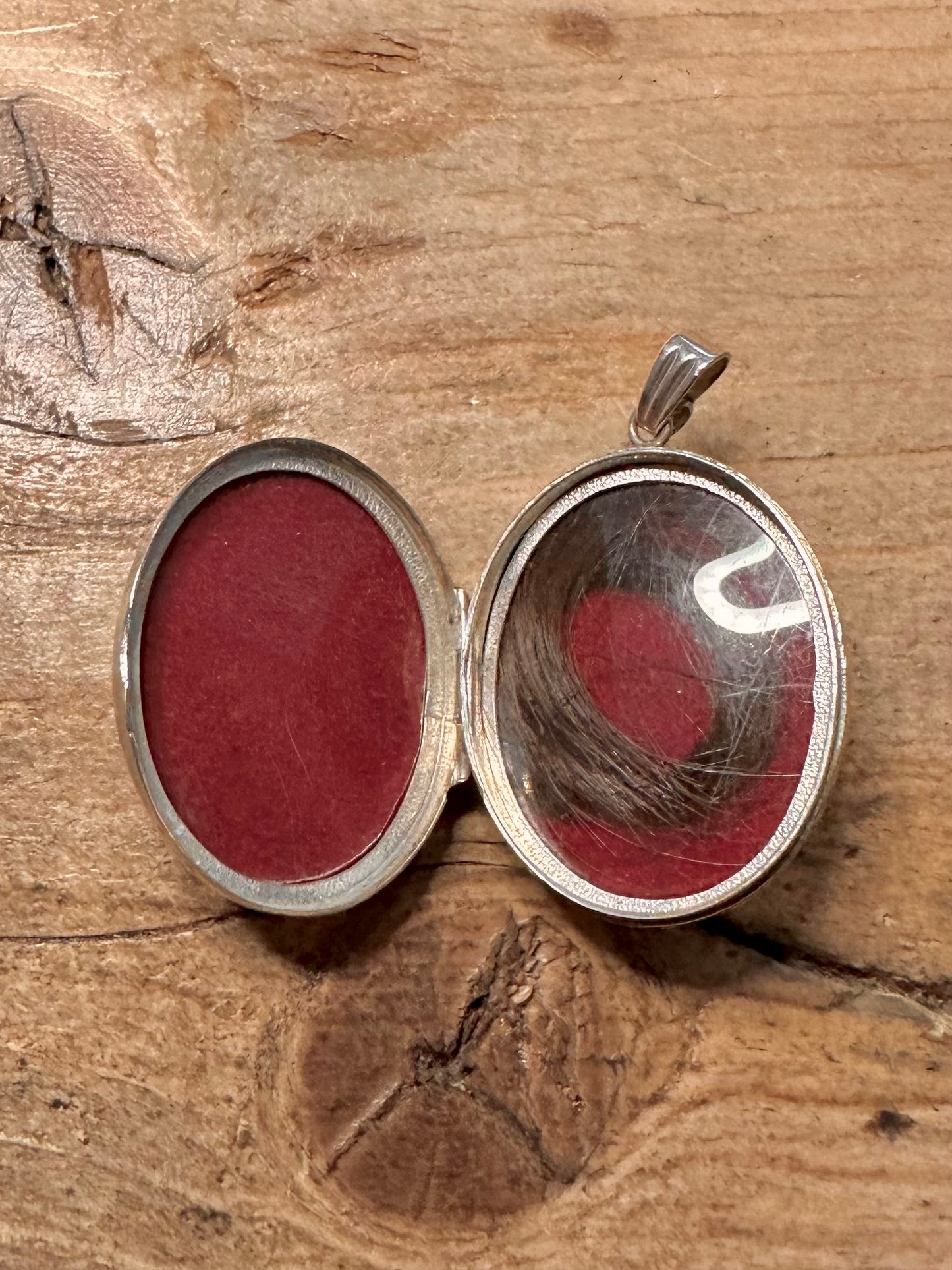 Vintage 1976 Chunky Engraved Locket 925 Silver Pendant