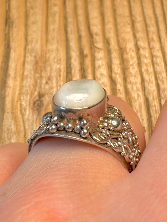 Mother of Pearl Chunky Suarti Intricate 925 Sterling Silver Size S Ring