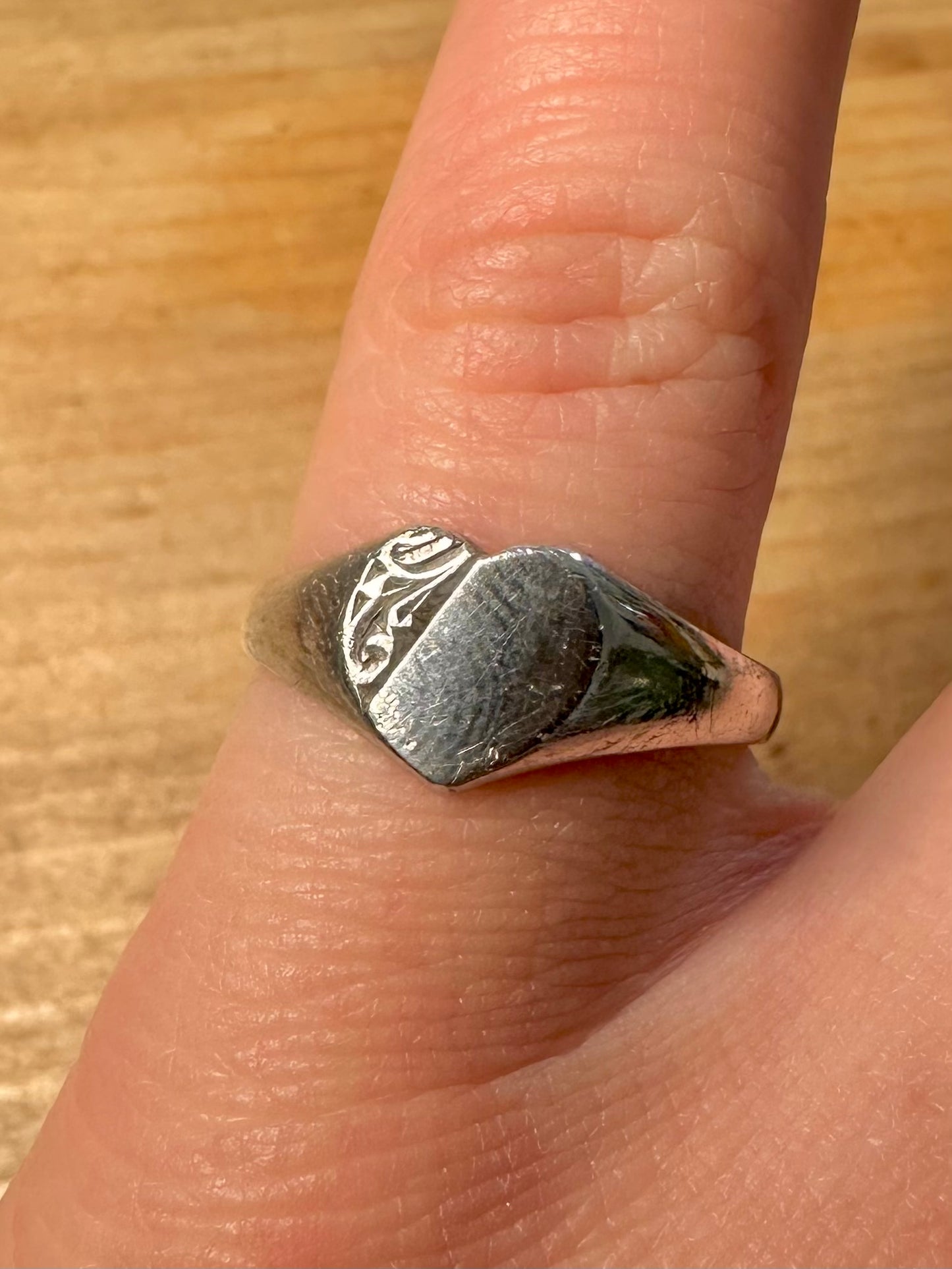 Vintage 1975 Heart Signet Engraved 925 Silver Size P Ring