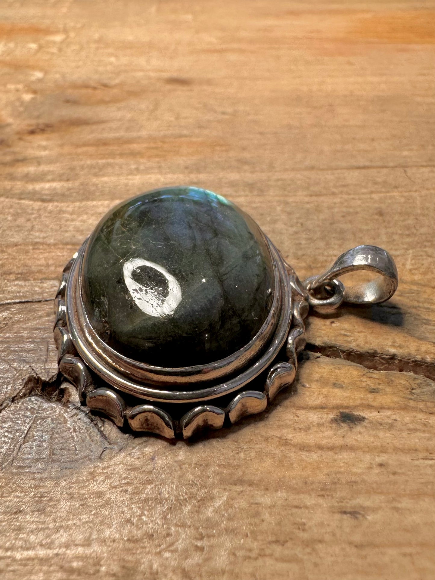 Vintage Labradorite Ornate 925 Silver Pendant