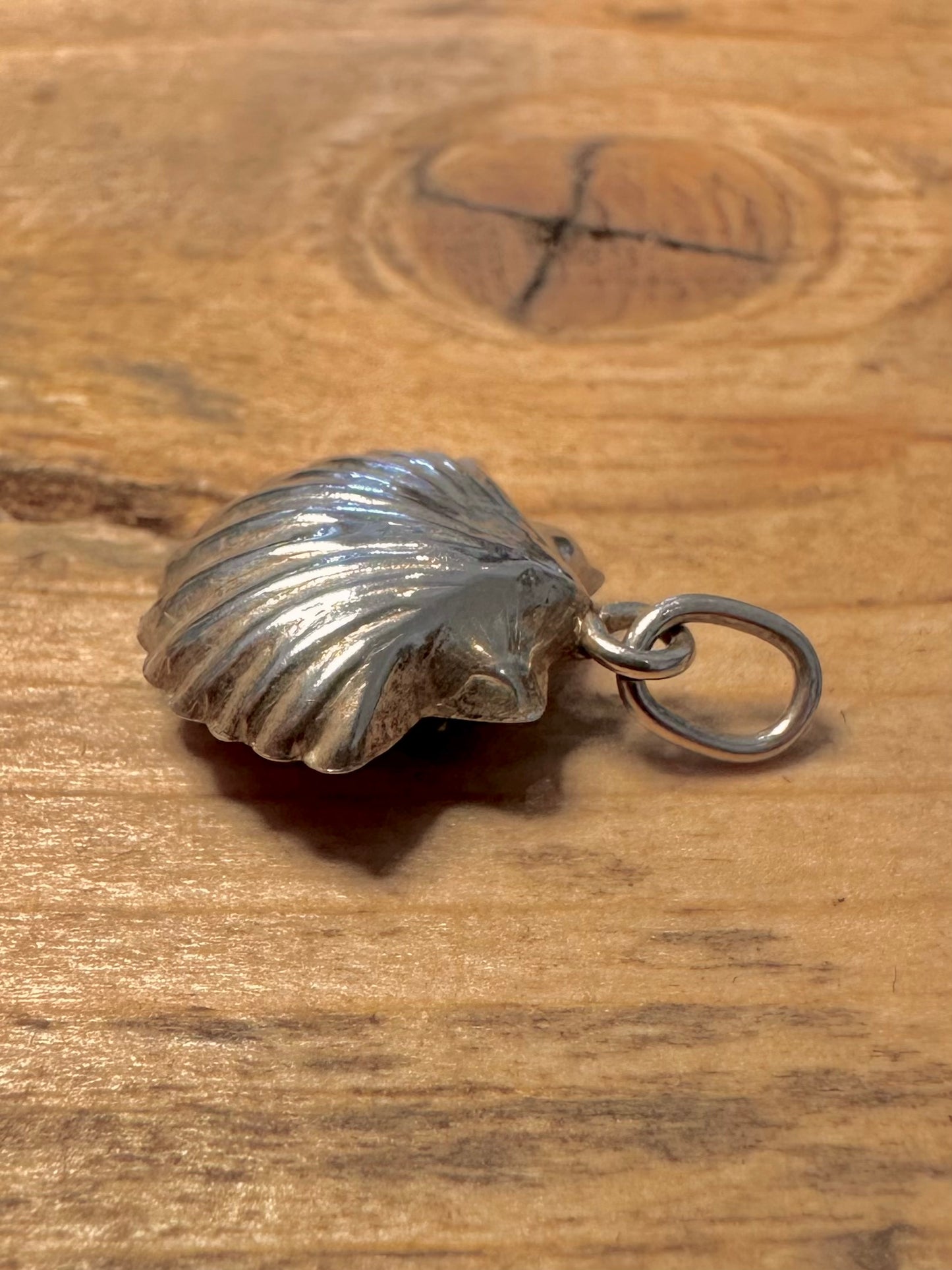 Modern Shell Peridot 925 Silver Pendant