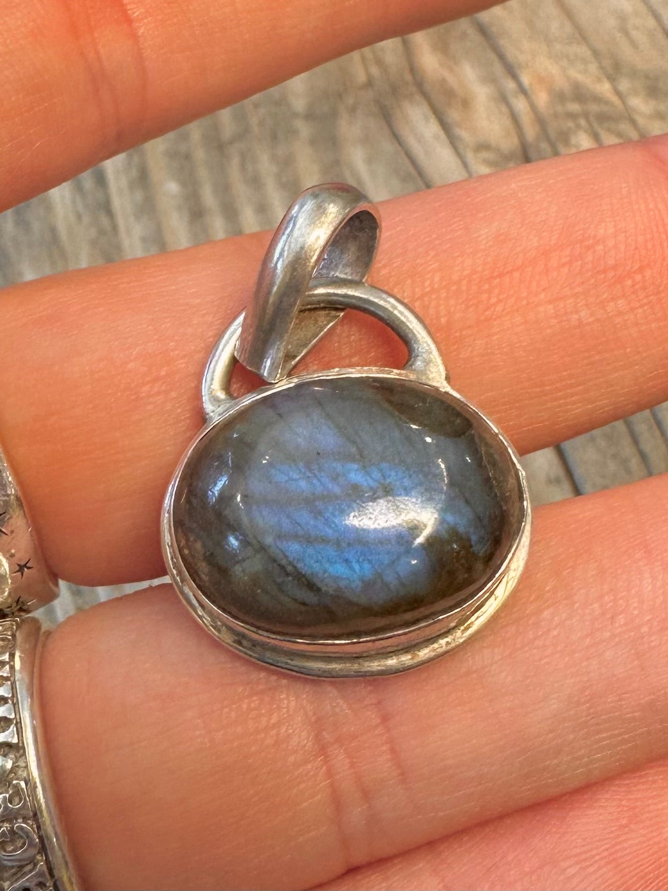 Ovale Labradorit-Anhänger aus 925 Sterling Silber
