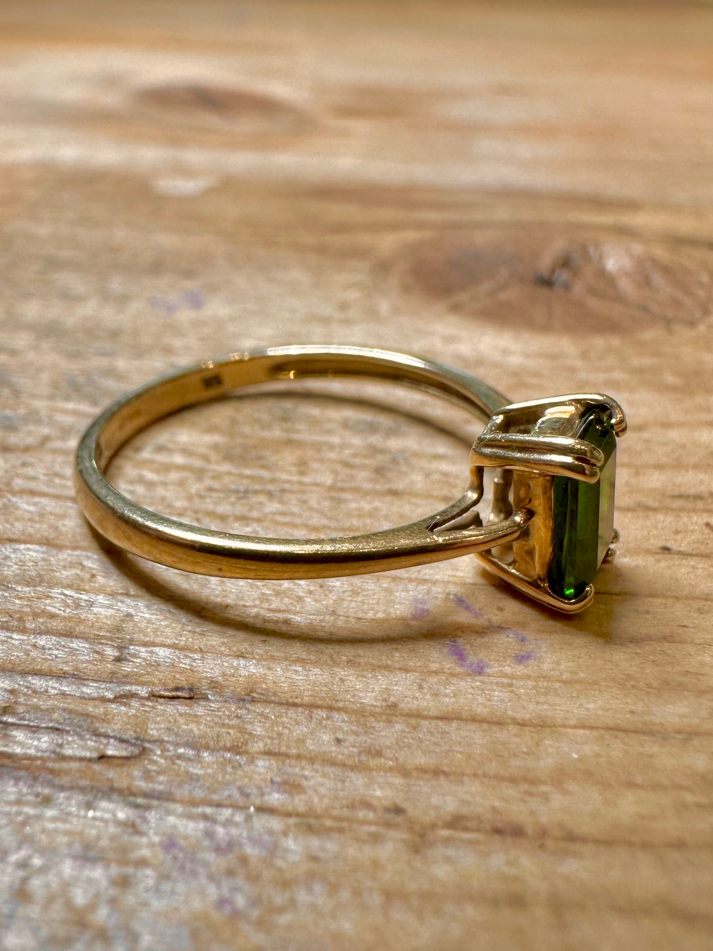Modern 2005 9ct Gold Emerald 375 Size P1/2 Ring