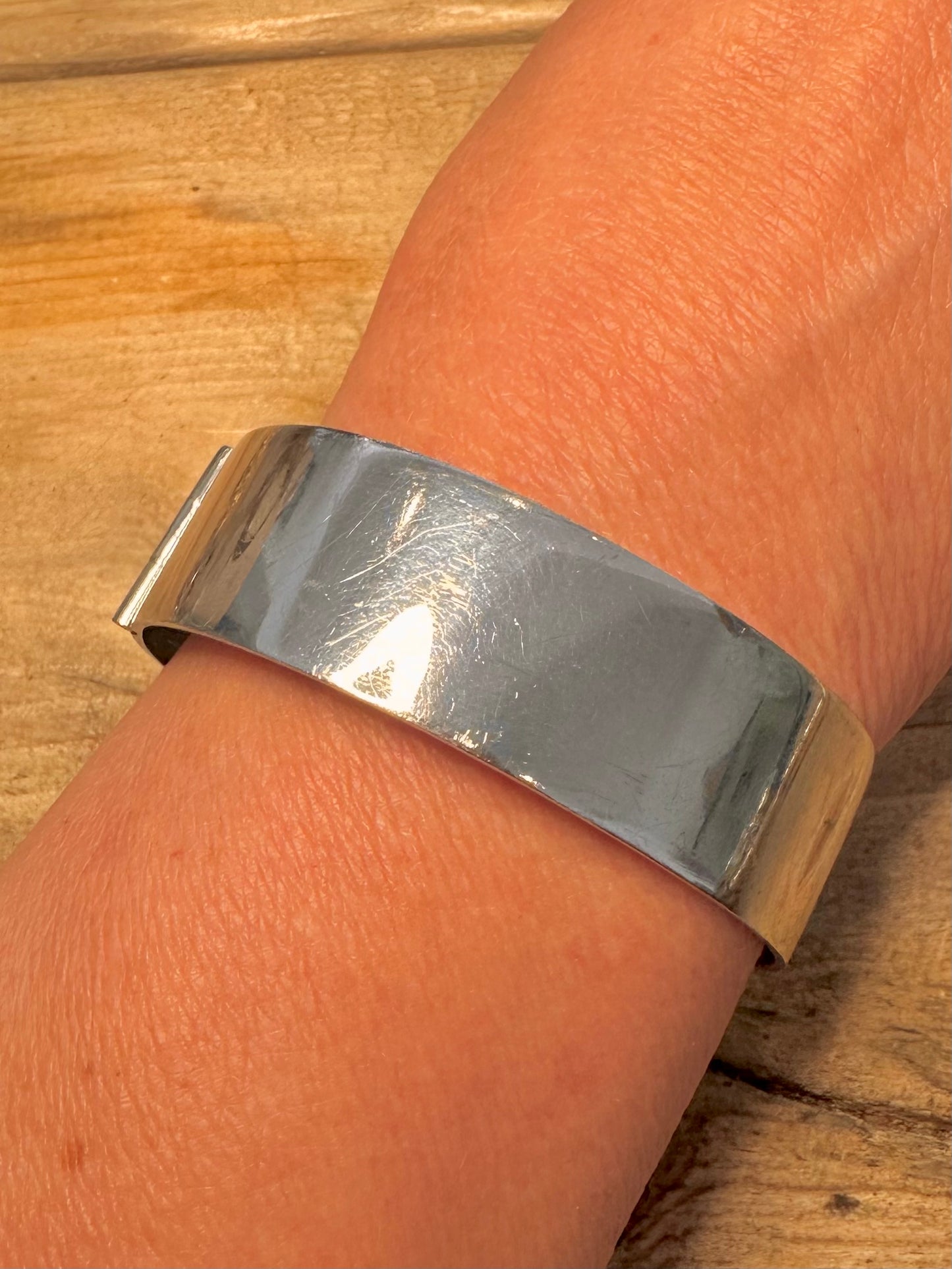 Vintage 1973 Bark Effect Textured 925 Silver Bangle