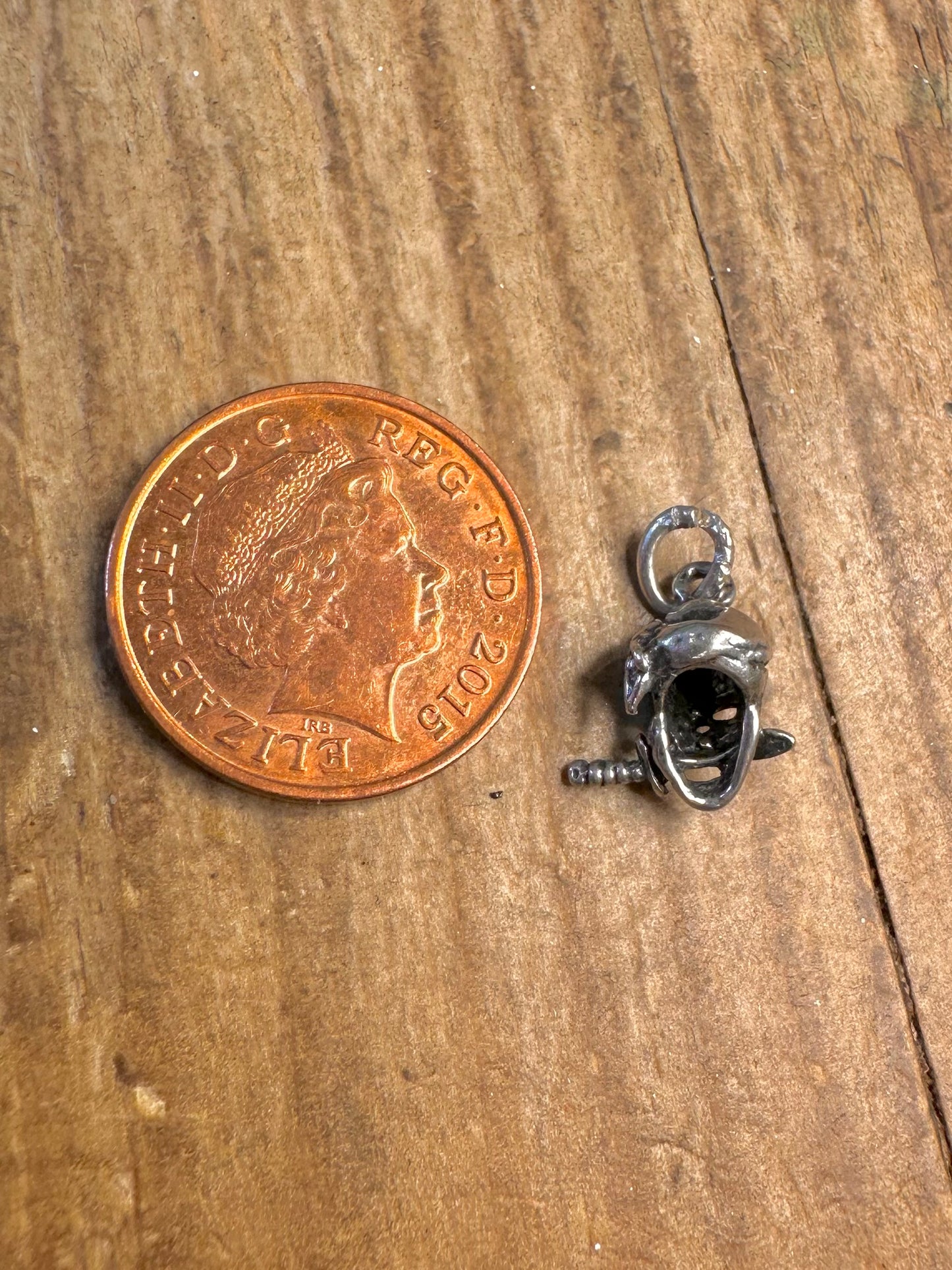 Piraten-Totenkopf mit Dolch 925 Sterling Silber Anhänger