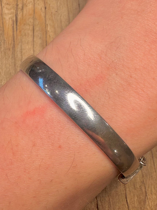 Vintage 1966 Engraved Design 925 Sterling Silver Bangle