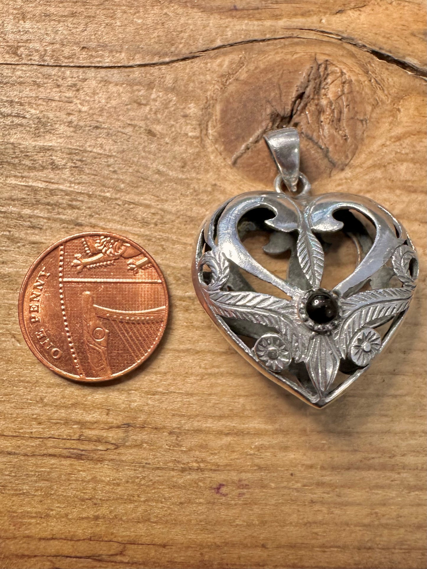 Vintage Heart Open Work Black Stone 925 Silver Pendant