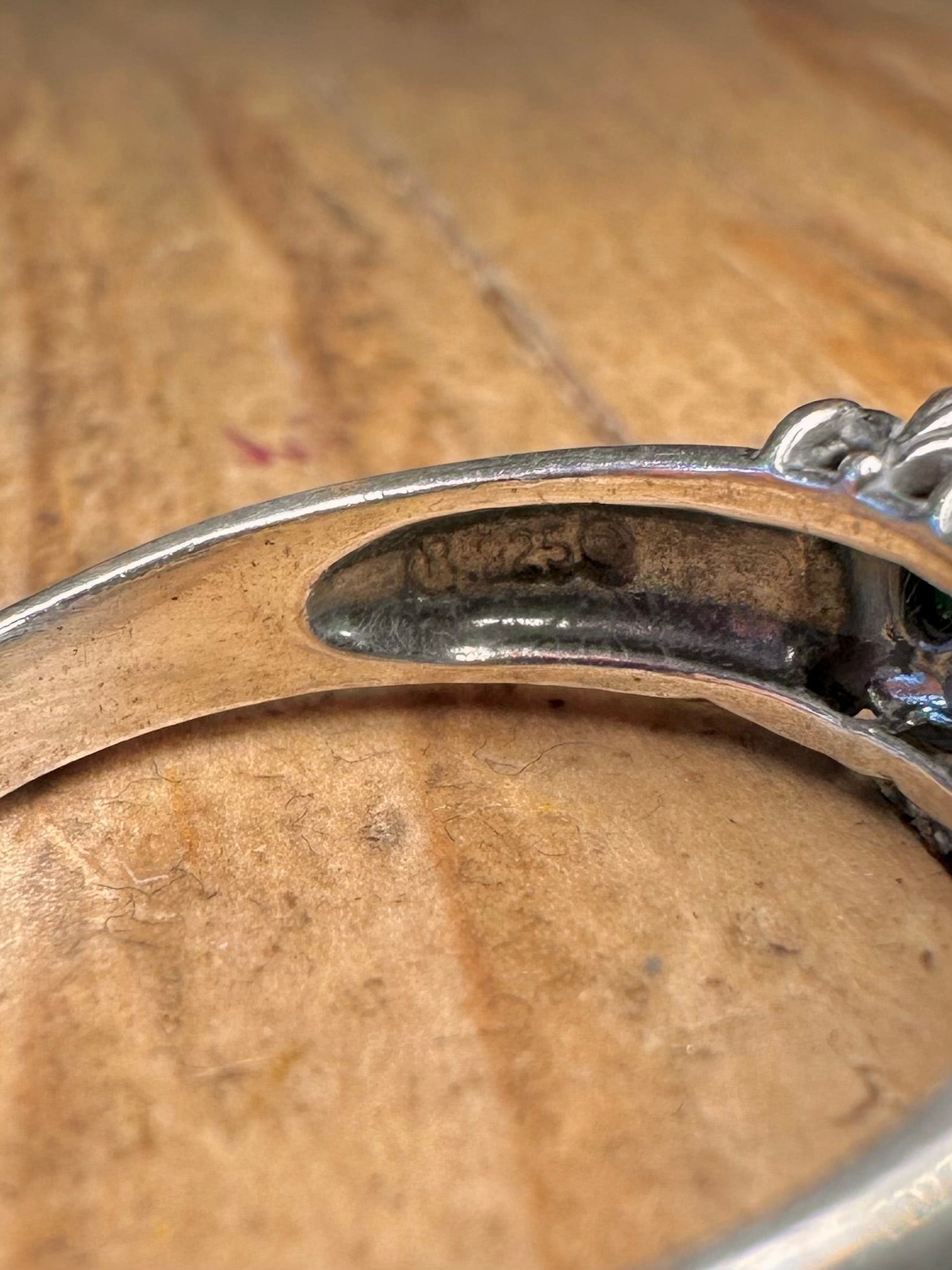 Moderner Ring aus drei blauen Steinen und 925er Sterlingsilber, Größe U1/2