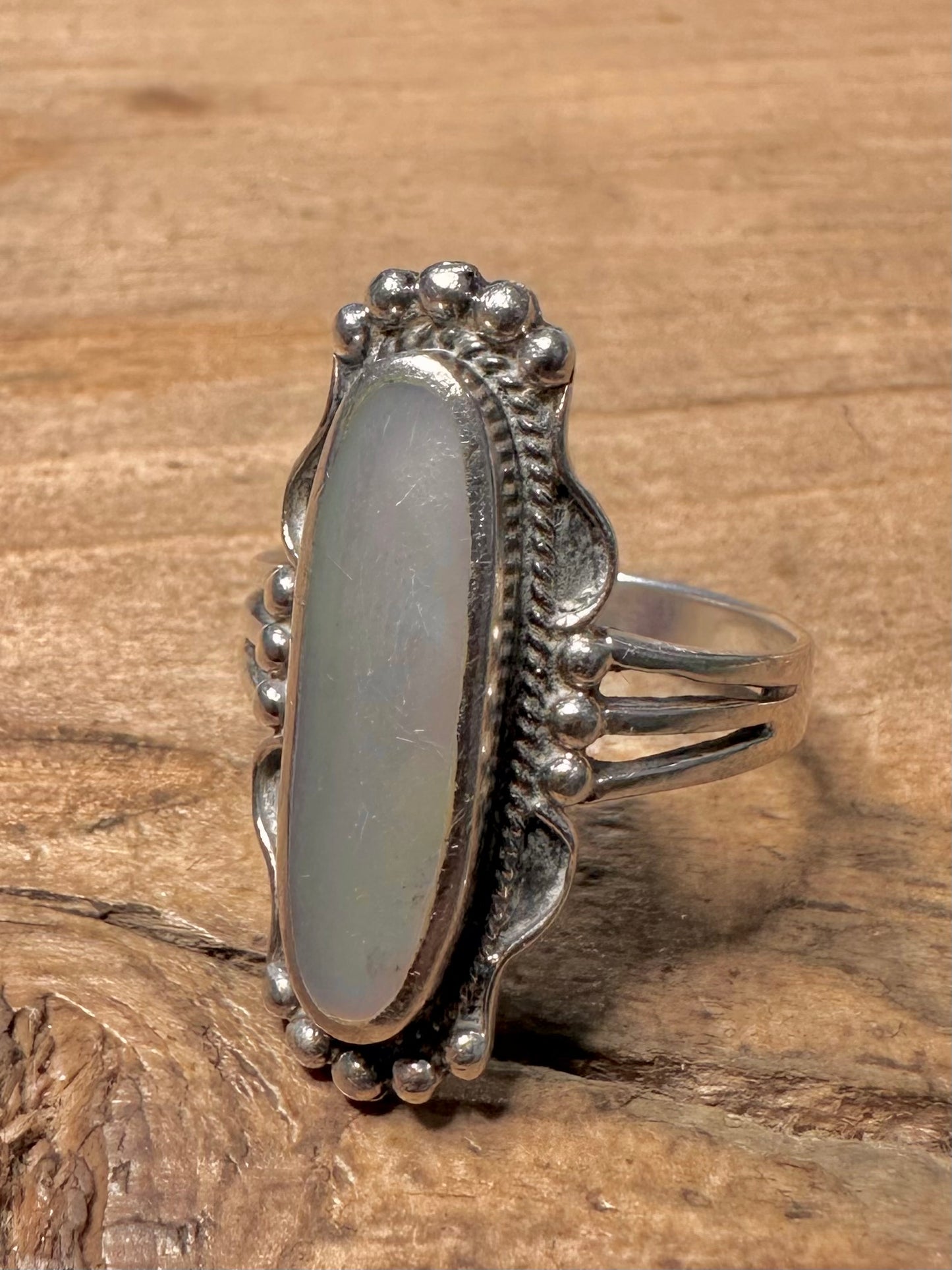Vintage Native American Style Mother of Pearl 925 Silver Size T Ring