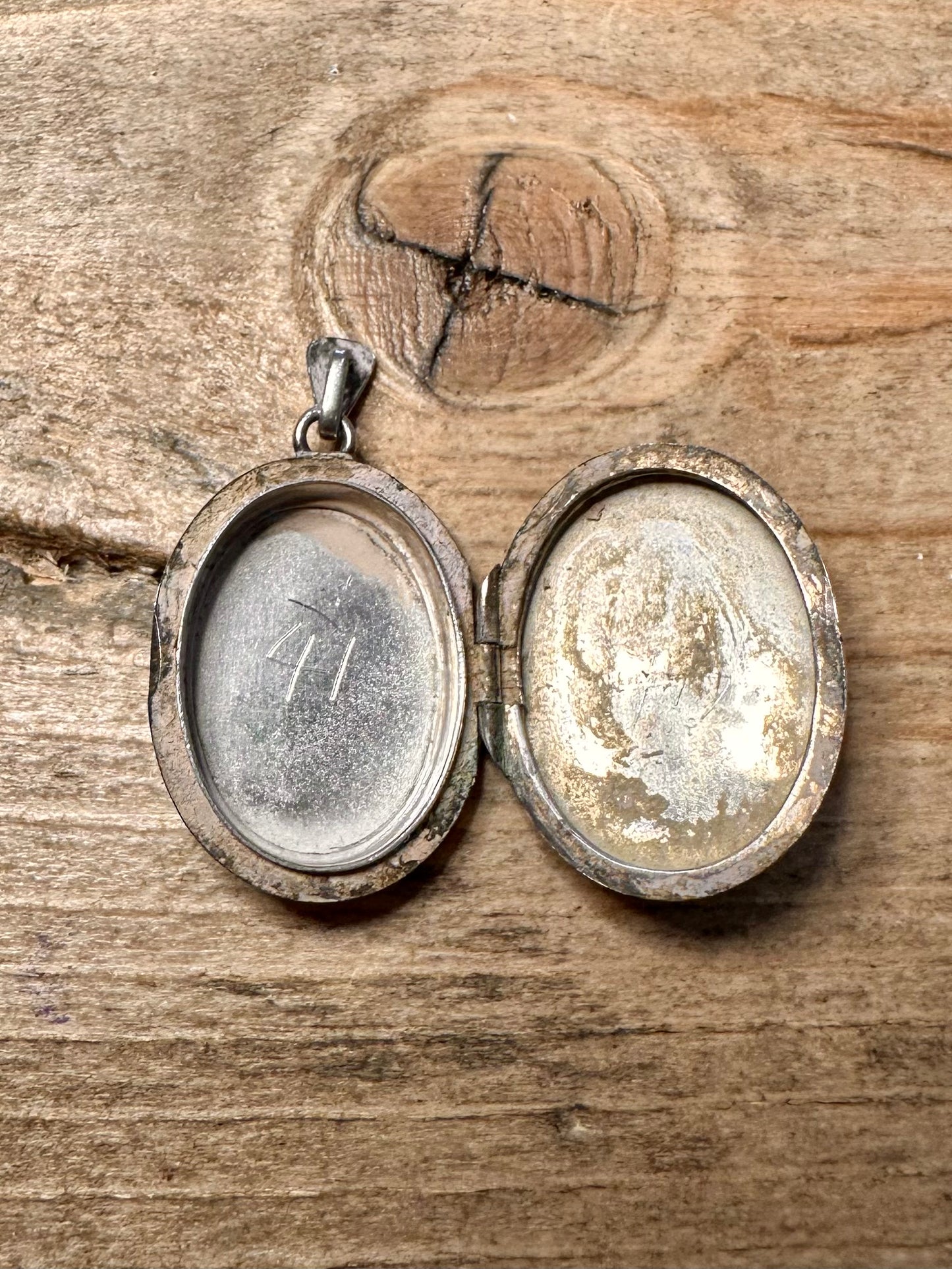 Vintage 1978 Oval Engraved Locket 935 Silver Pendant